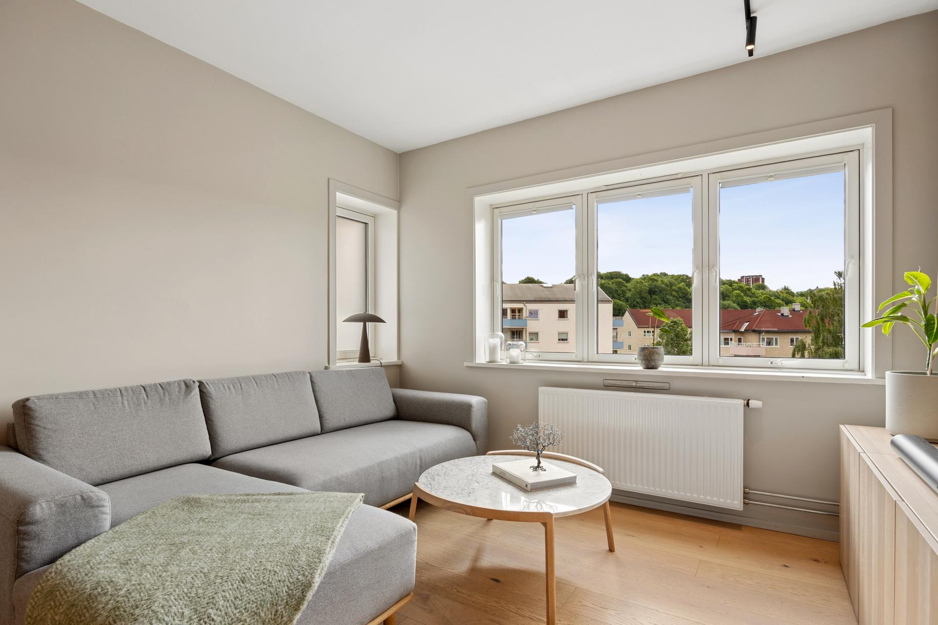 Vinduer med doble isolerglass fra 2018. Radiatorer er tilknyttet fellesanlegg.. Bilde nummer 3 av 3