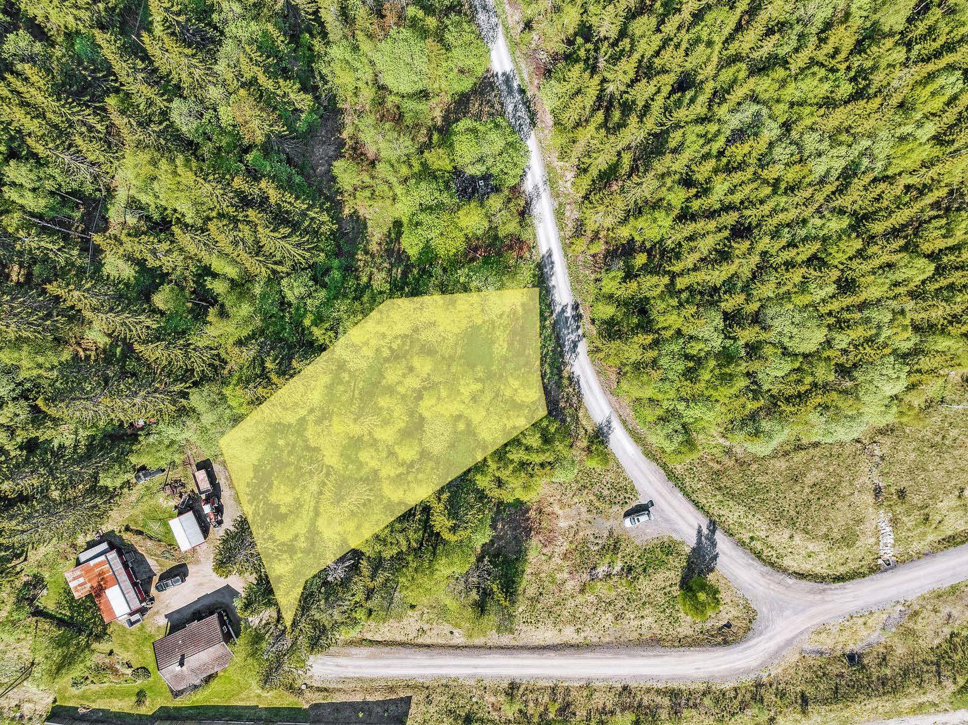 Skravert felt viser ca. tomtens grenser. Bilde nummer 2 av 3