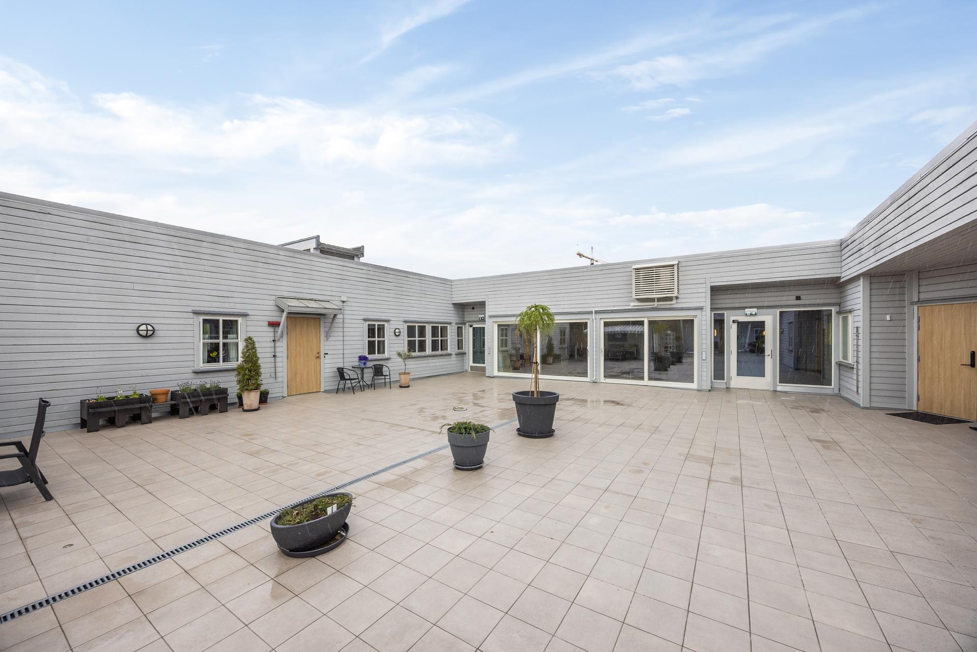 Leiligheten er en del av Arkaden Atrium borettslag, som har store, felles utearealer og et fellesrom for sammenkomster.. Bilde nummer 2 av 3