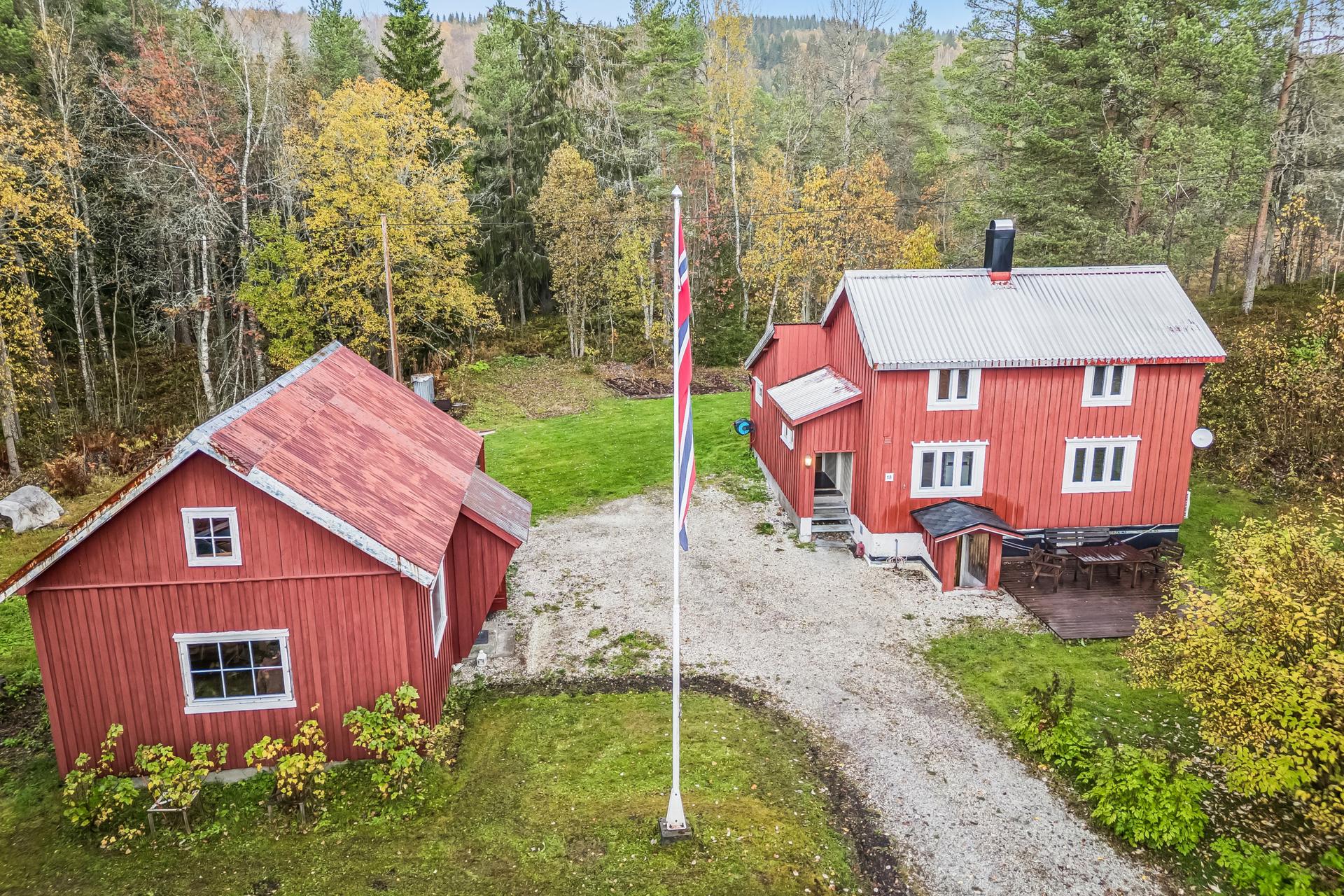 Velkommen til Elvahusvegen 18!
Foto: EFKT v/ Magnus Berdal. Bilde nummer 1 av 3