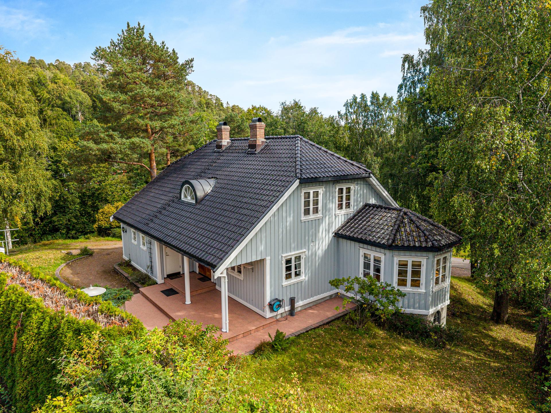 Eiendomsmegler Espen Thoresen presenterer Nedre Lundeveg 14. Foto: Inbovi.. Bilde nummer 1 av 3