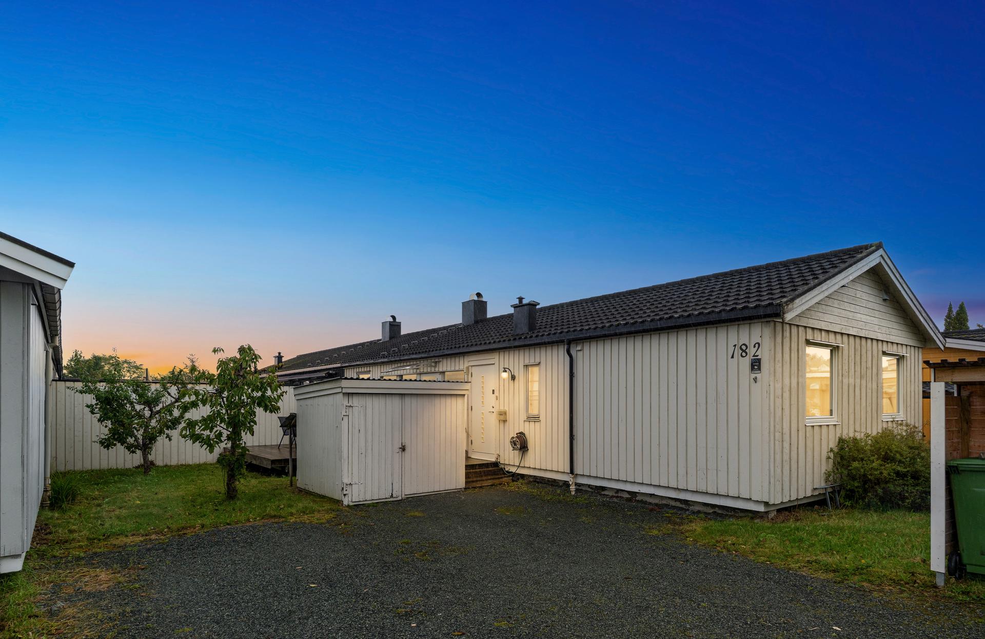 En innbydende tomannsbolig beliggende i et attraktivt og barnevennlig boligområde på Angelltrøa. . Bilde nummer 2 av 3