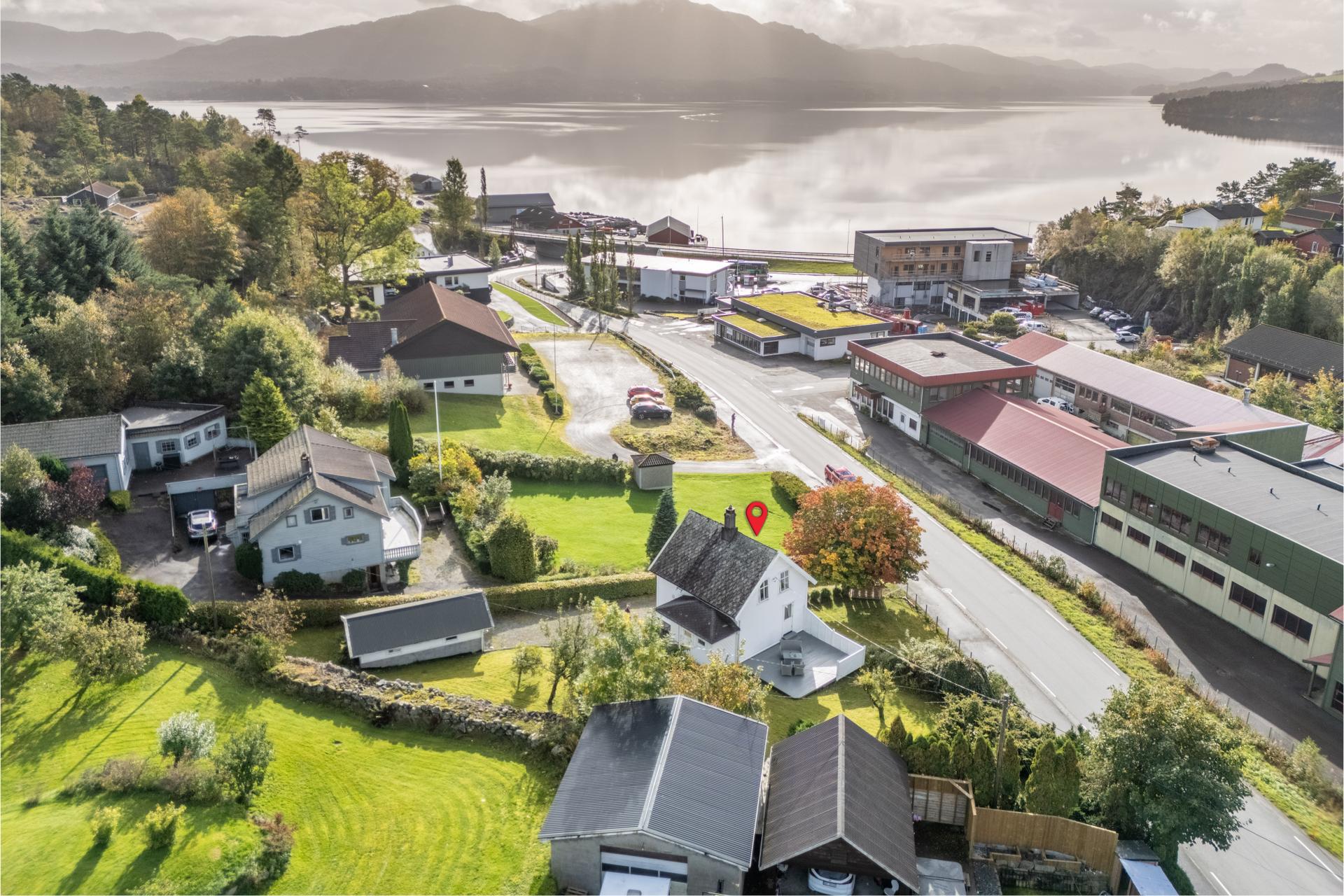 Beliggende i landlige og idylliske omgivelser i Skjold. Her har man gangavstand til nærbutikk.. Bilde nummer 3 av 3
