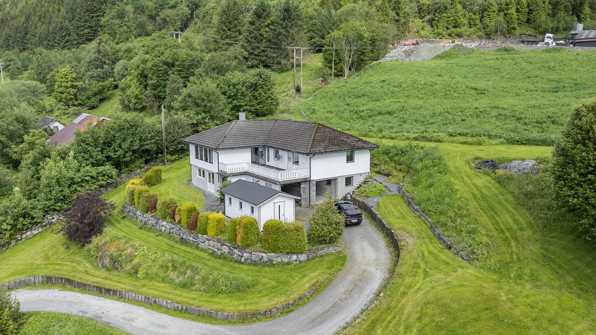 Velkommen til Åfjordvegen 863 v/EiendomsMegler1 - foto levert av Photoevent. Bilde nummer 1 av 3