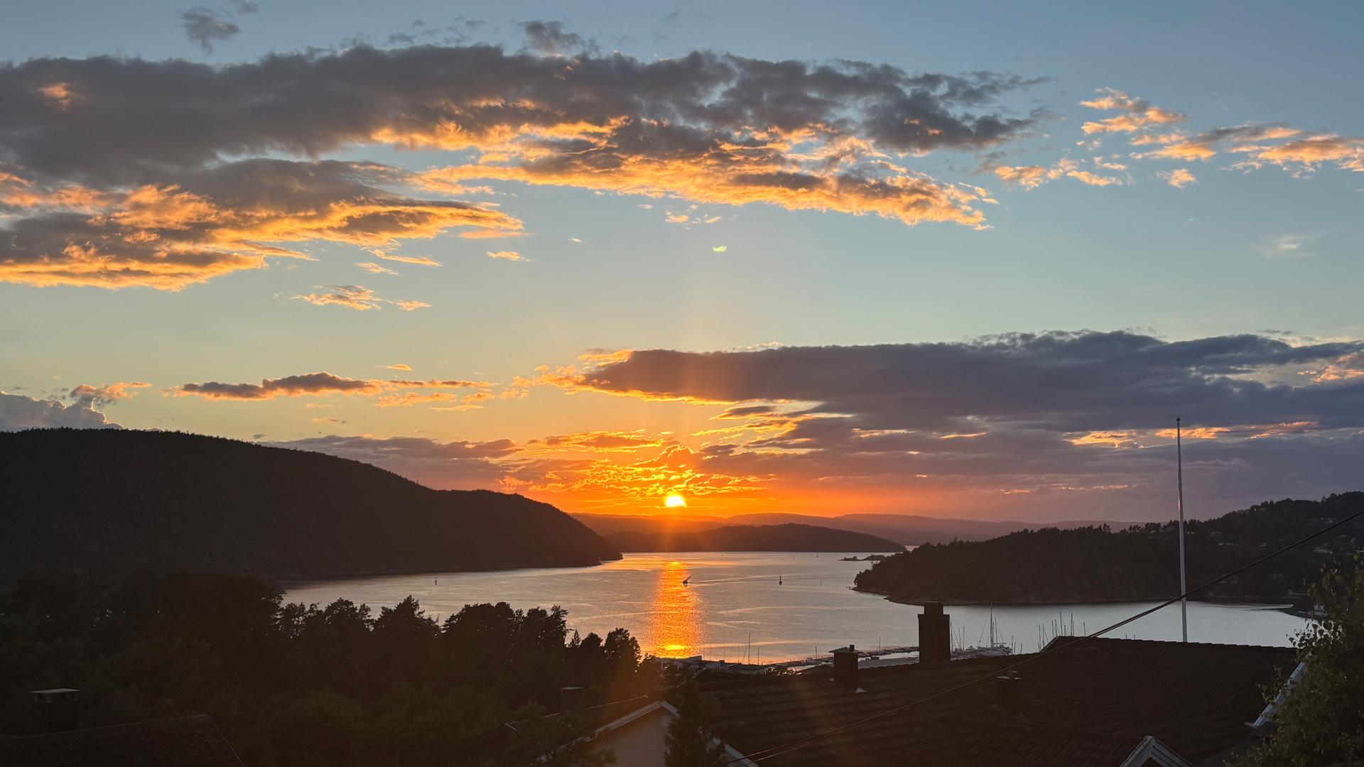 Solveien 14 - Nydelig solnedgang. Bilde nummer 1 av 3