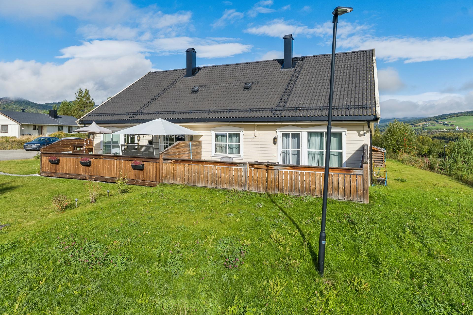 En innholdsrik halvpart av en vertikaldelt tomannsbolig fra 2012.. Bilde nummer 3 av 3