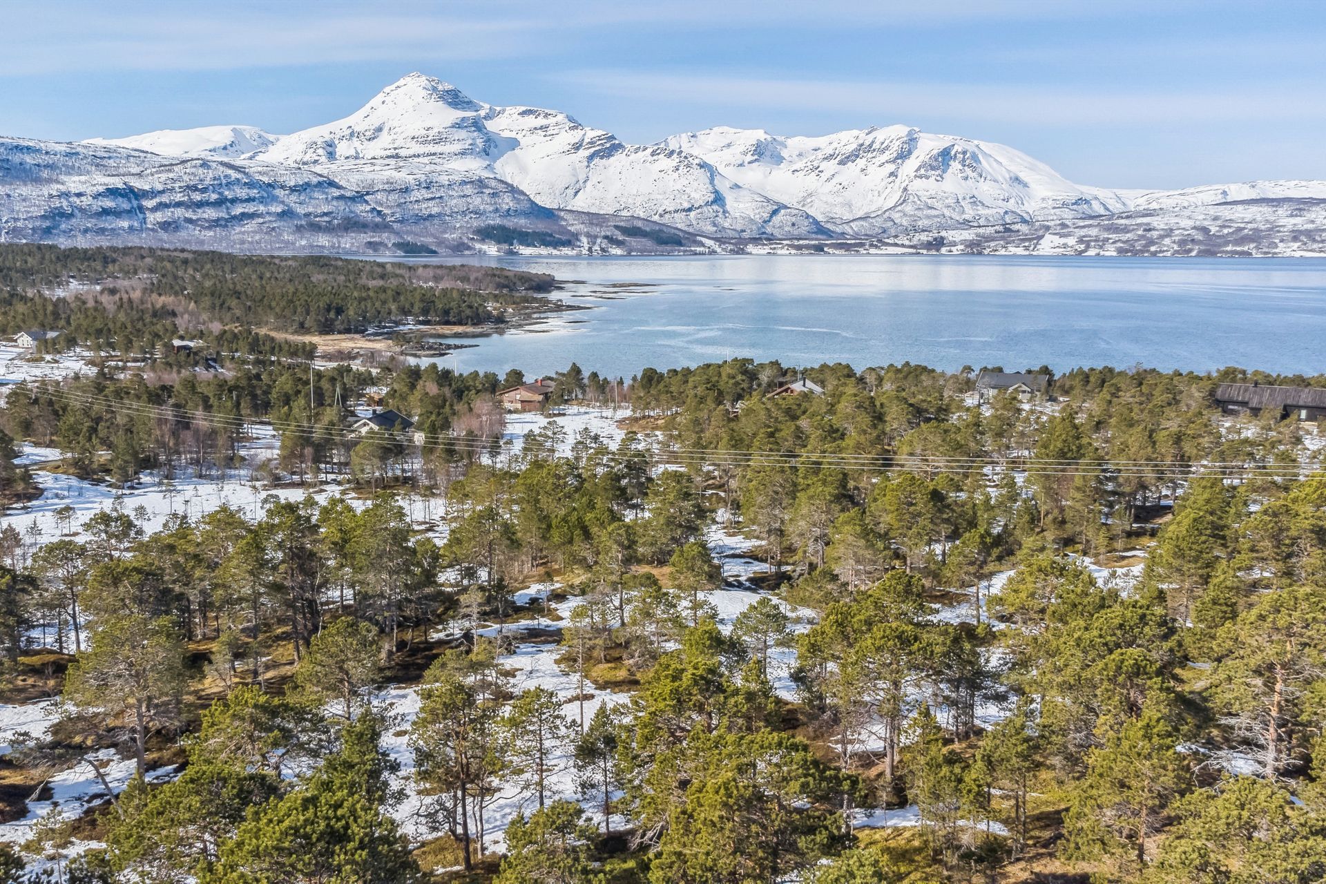 Eiendomsmegler1 presenterer Vikajorda 19 - En flott tomt regulert til fritidsformål i nydelige  Aursfjorden/Aursvika i Balsfjord. Bilde nummer 1 av 3