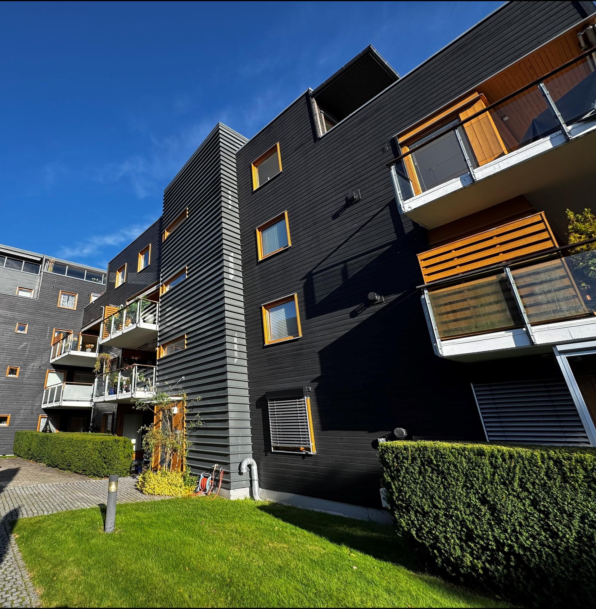 I et av Tønsbergs veletablerte og attraktive boligområder finner du denne innholdsrike og velholdte selveierleiligheten i populære Solvang Terrasse. . Bilde nummer 2 av 3