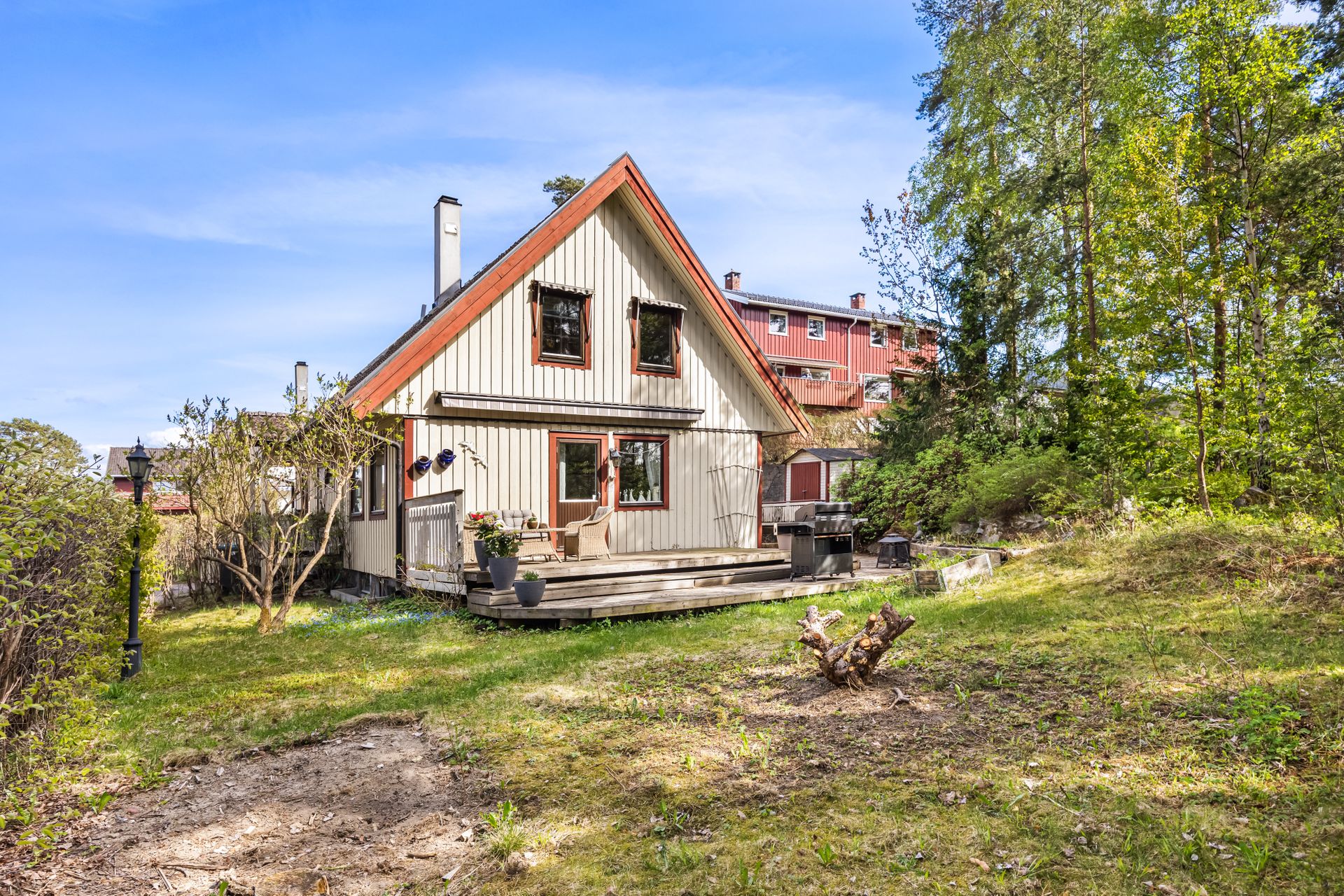 Stor enebolig over 3 plan på 213 m² BRA-i i et meget barnevennlig område på Toppåsen. Bilde nummer 2 av 3