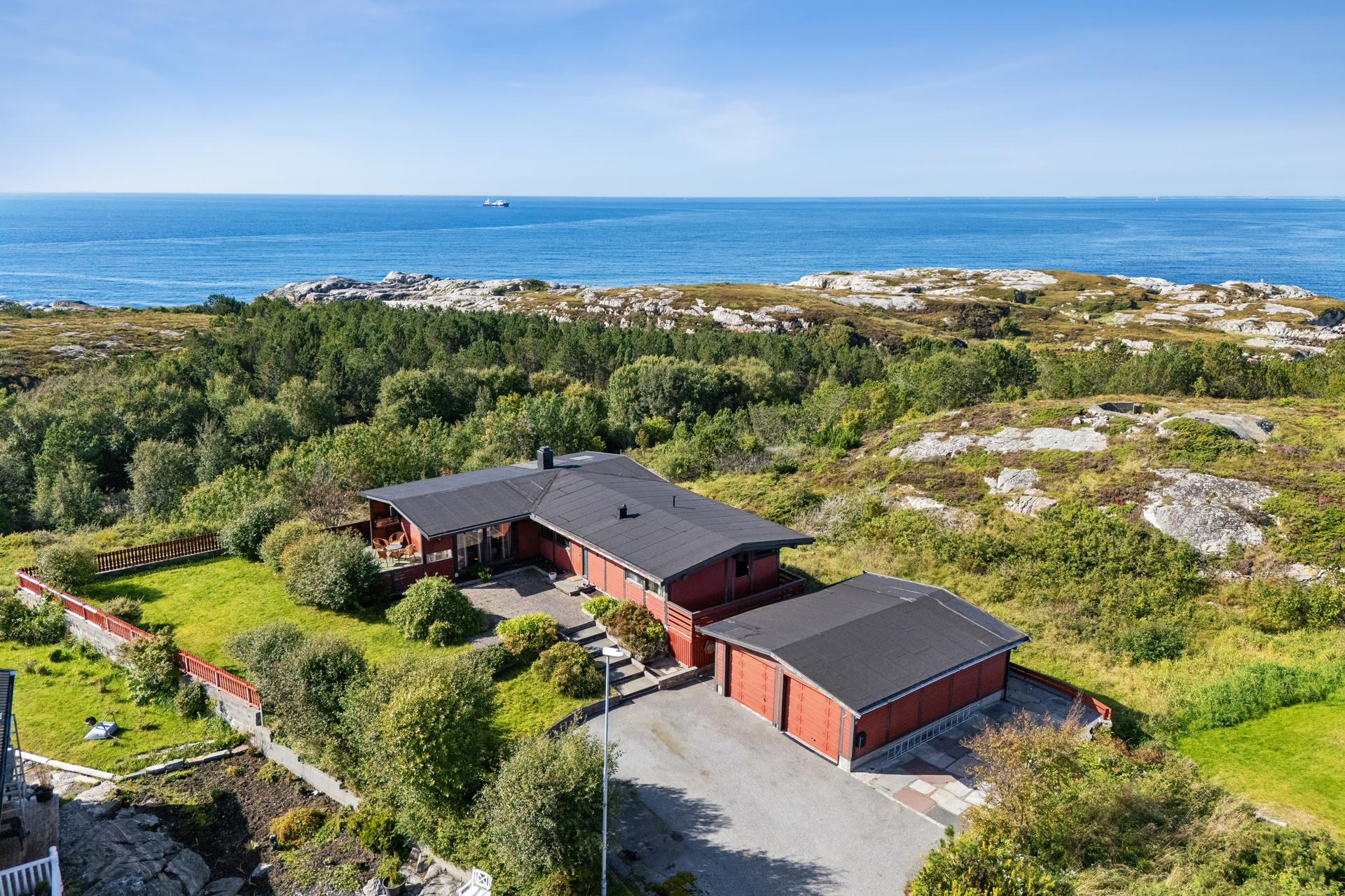 EiendomsMegler 1 v/ Anbjørn Ulseth presenterer Notveien 12. Foto EFKT, Vilde Dahl.. Bilde nummer 1 av 3