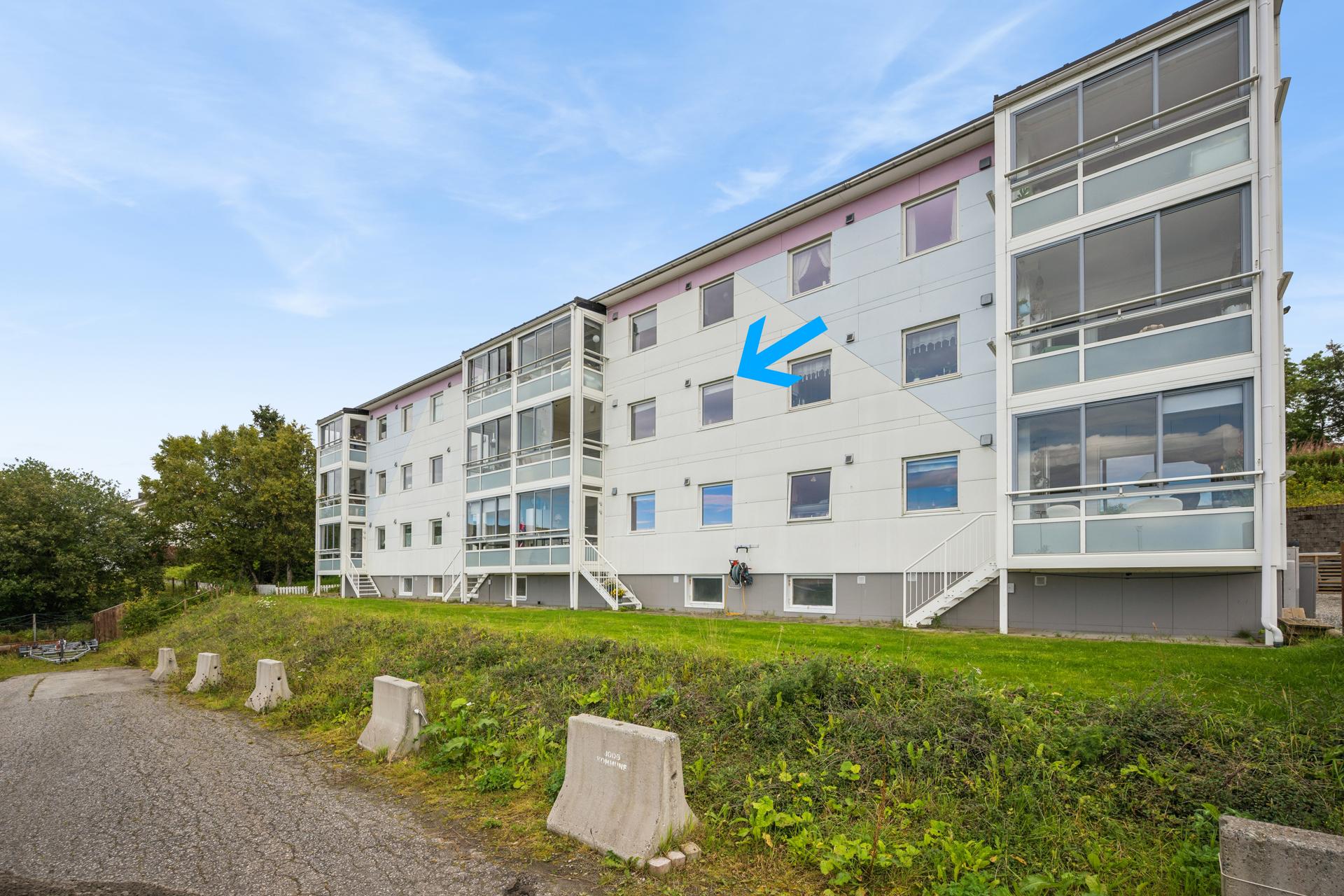 Leiligheten ligger flott til i byggets 2. etasje og har gode sol- utsiktsforhold.. Bilde nummer 3 av 3