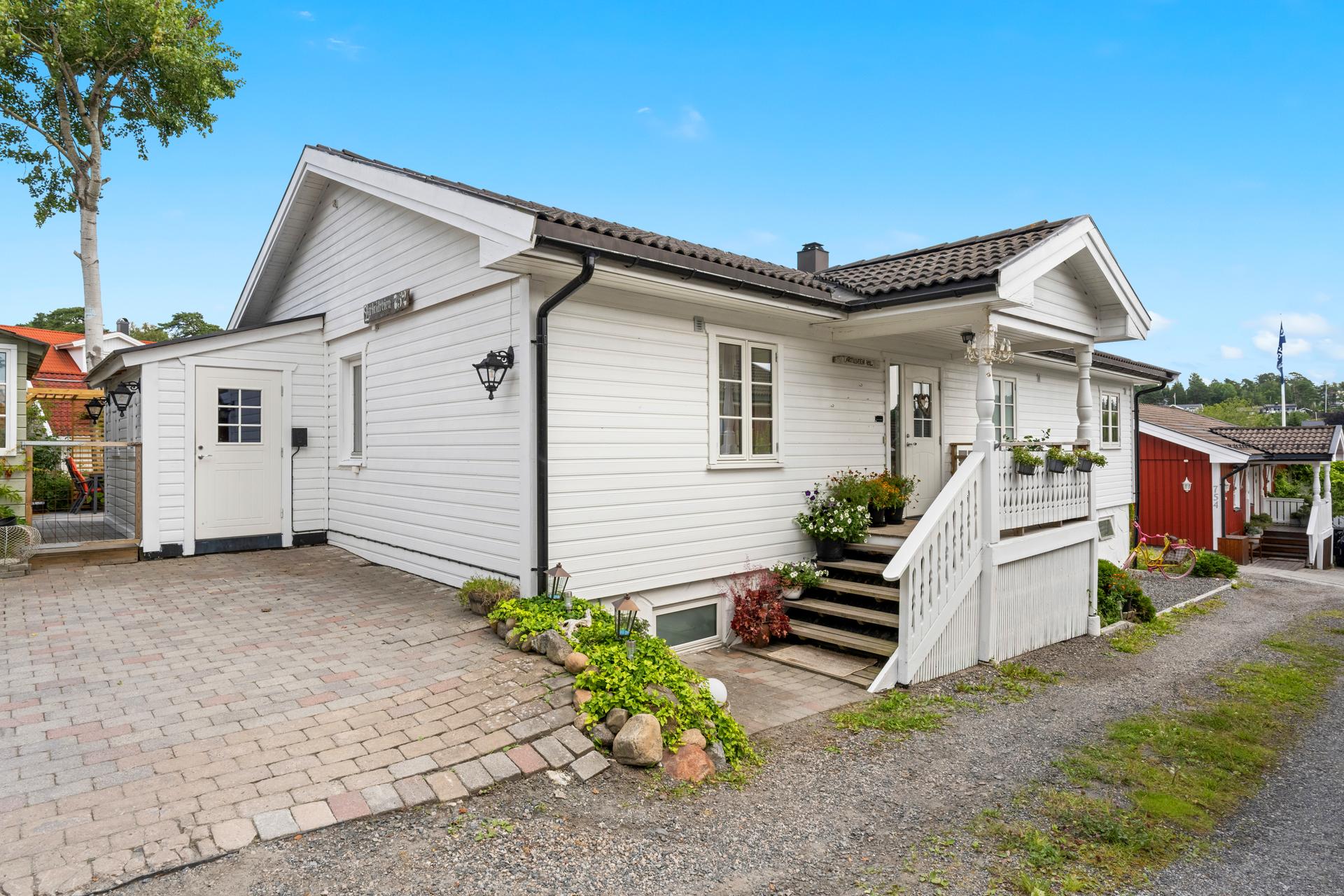 Velkommen til Larkollveien 752! Foto: Fotoetcetera AS. Bilde nummer 1 av 3
