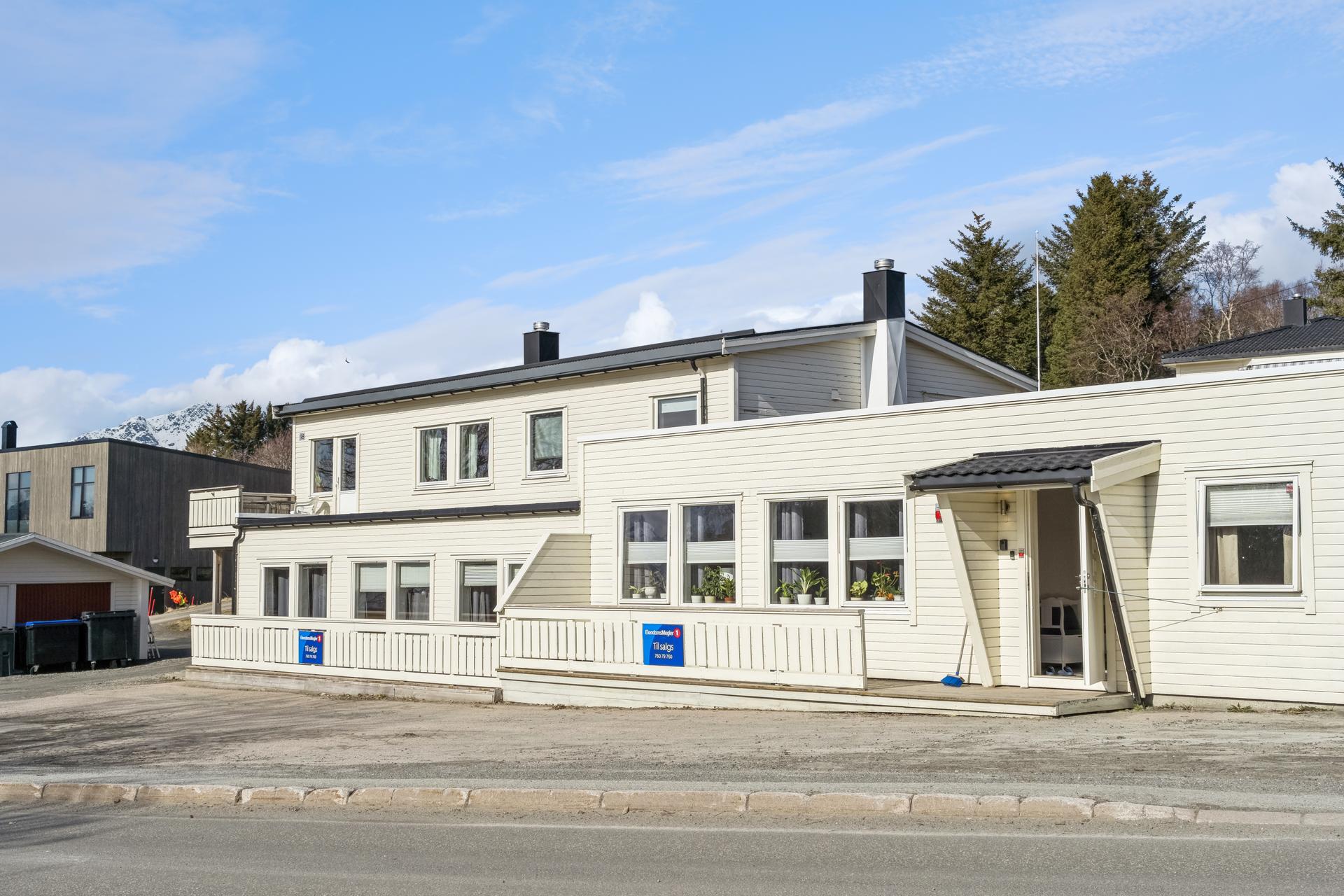 Velkommen til Fygleveien 96 og 98 - Presentert av EiendomsMegler 1 Lofoten. Foto: EFKT. . Bilde nummer 1 av 3