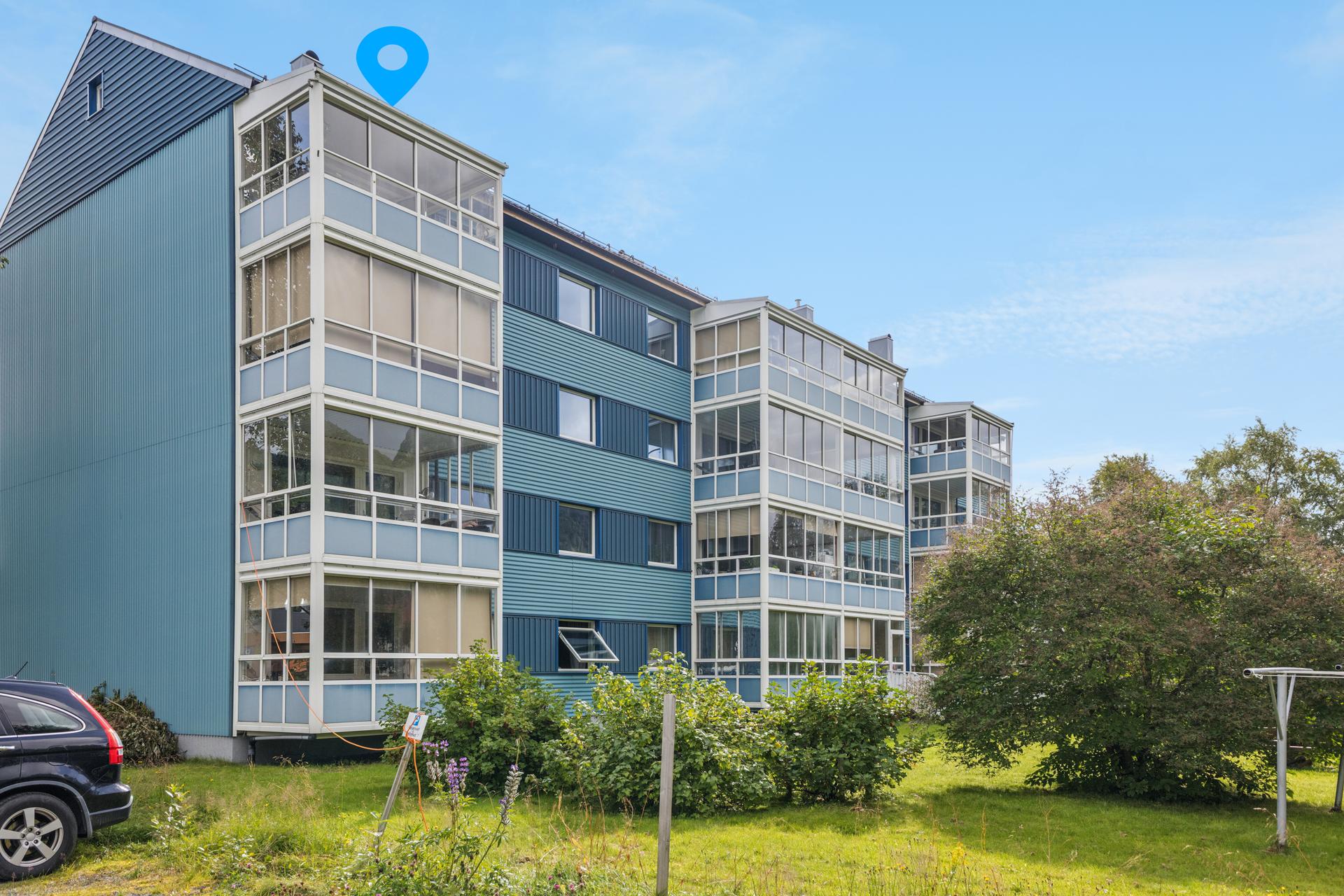 Leiligheten har en attraktiv hjørnebeliggenhet i byggets øverste etasje.. Bilde nummer 2 av 3