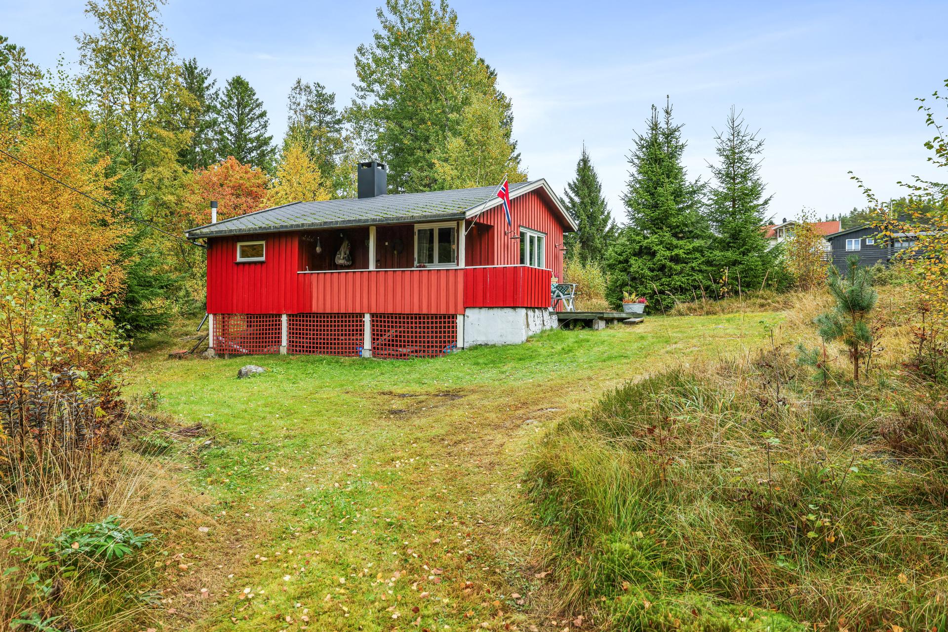 Tradisjonell, klassisk hytte fra 1968 med tomt på 1276 m².. Bilde nummer 2 av 3