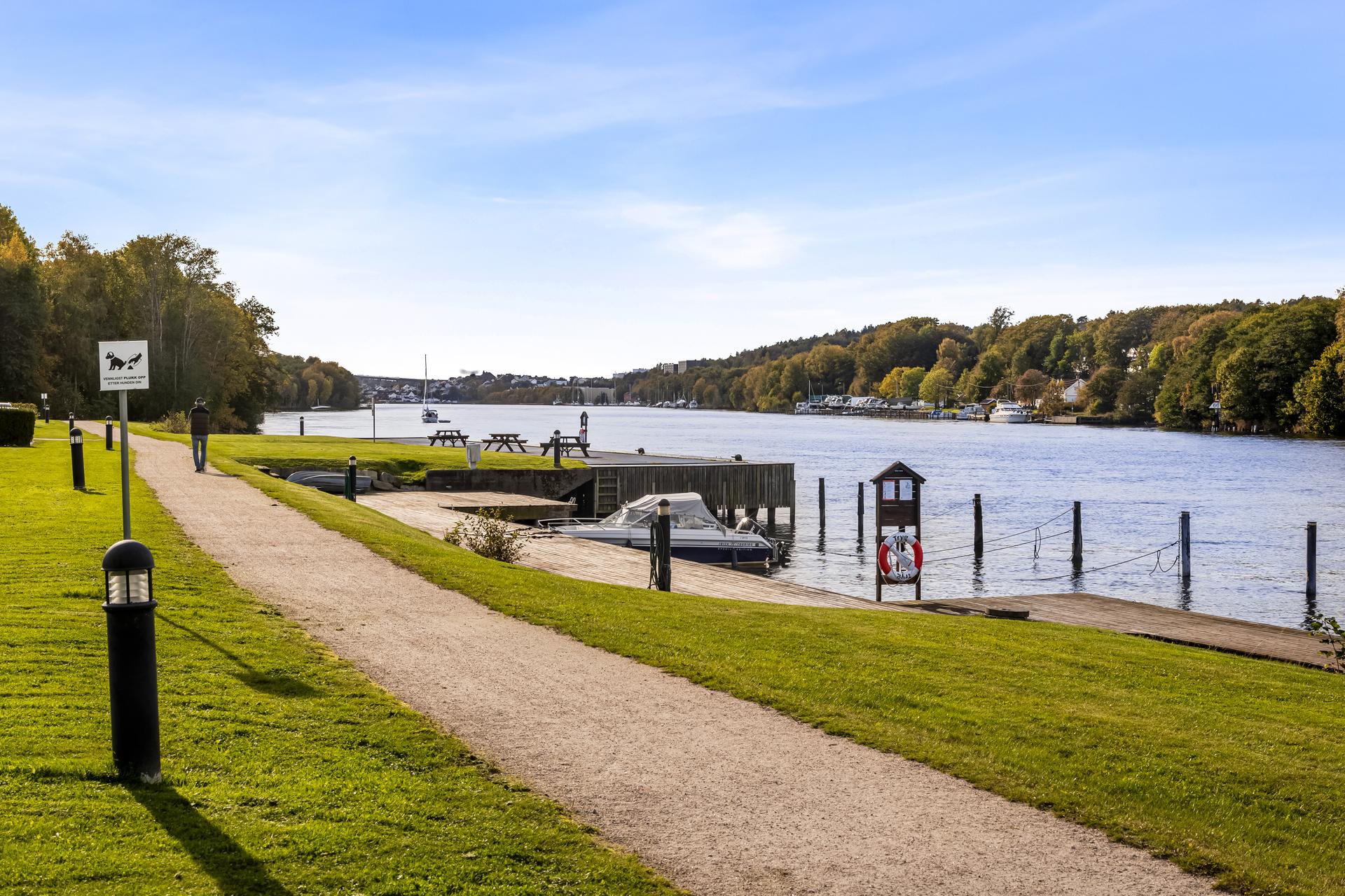 Glommastien passerer like i nærheten og tilbyr sammenhengende tur- og sykkelvei langs elven.. Bilde nummer 3 av 3