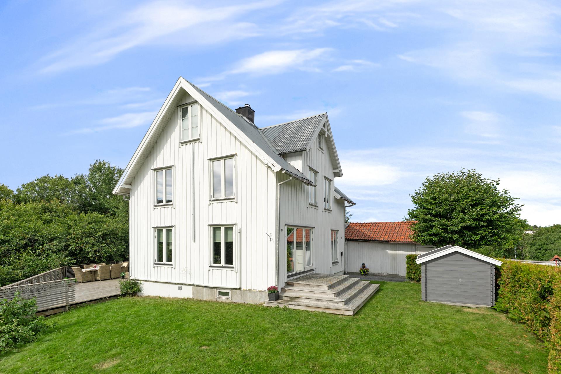 EiendomsMegler 1 ved June Marie Brovold har gleden av å presentere Buengvegen 48. . Bilde nummer 1 av 3