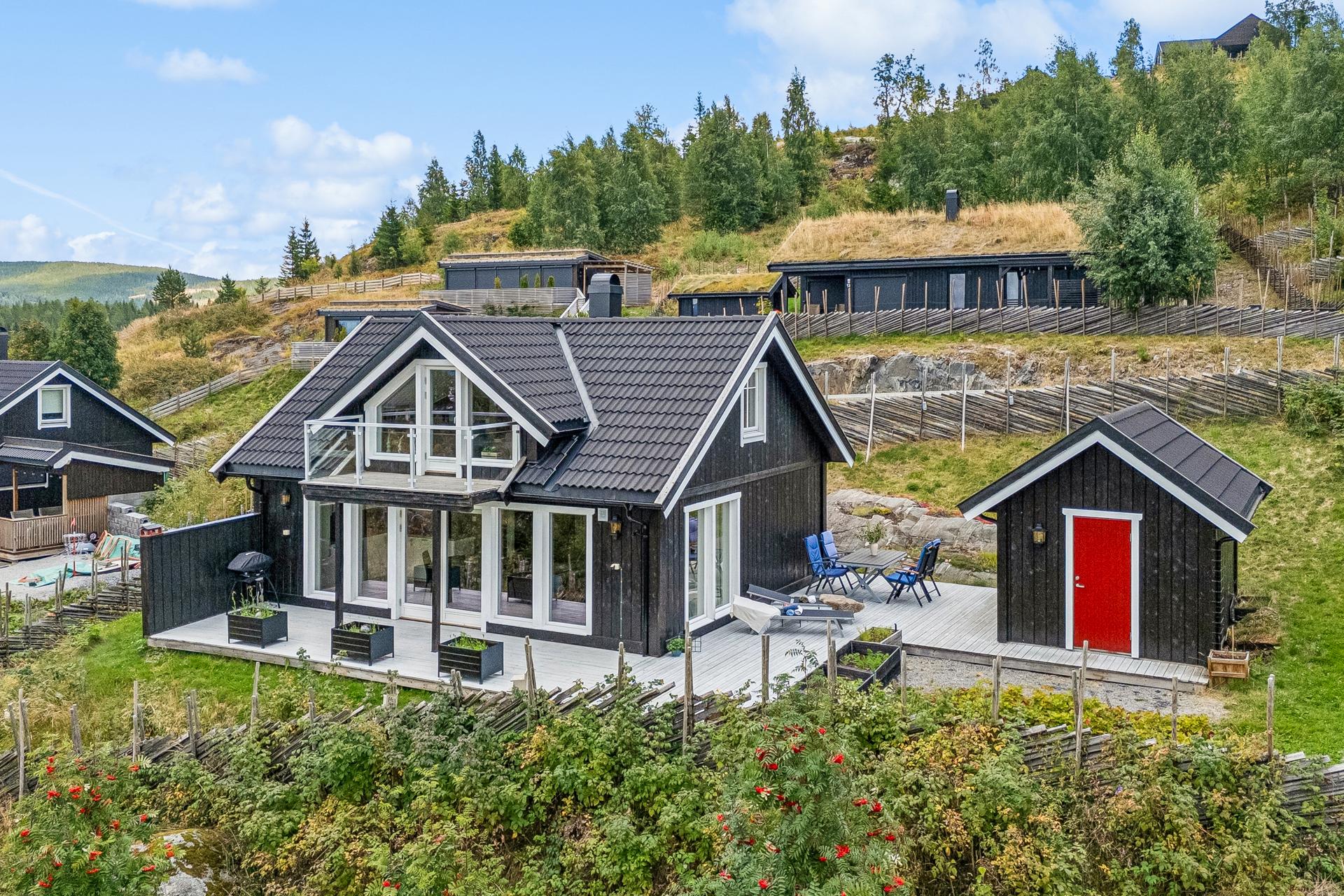 Velkommen til Fallhøgda 19! Foto: Jonas Hasselgren - Efkt Norge AS. Bilde nummer 1 av 3