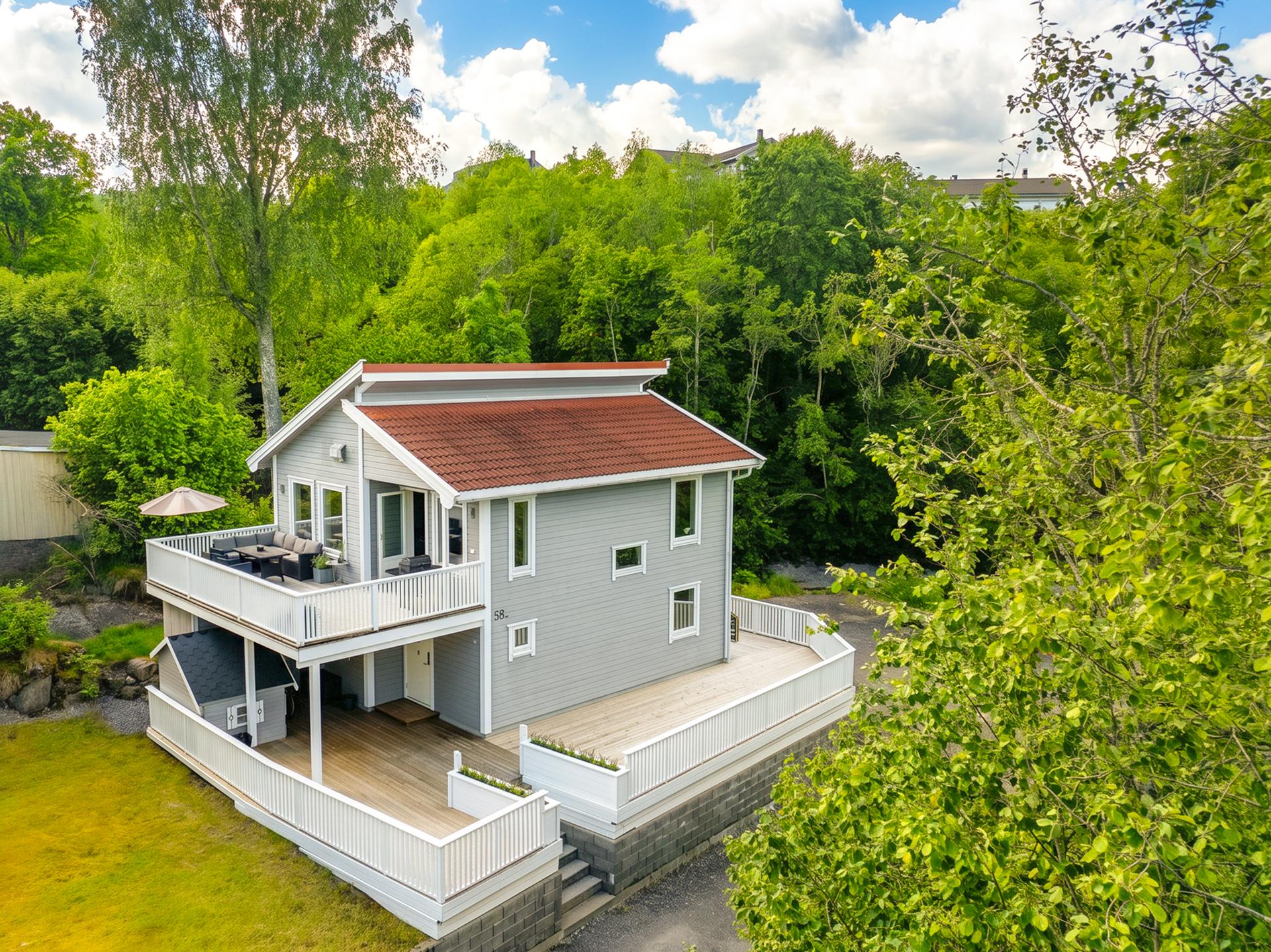 Velkommen til denne flotte eneboligen fra 2014 i Nordbyvegen 58C, presentert av Ali Øzen i EiendomsMegler 1! Foto: Sebastian Cruz.. Bilde nummer 1 av 3