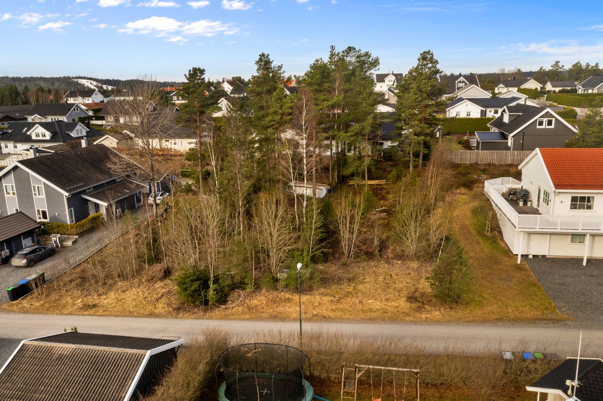 Attraktiv tomt i et veletablert boligfelt, klar for å realisere en ny enebolig.. Bilde nummer 3 av 3