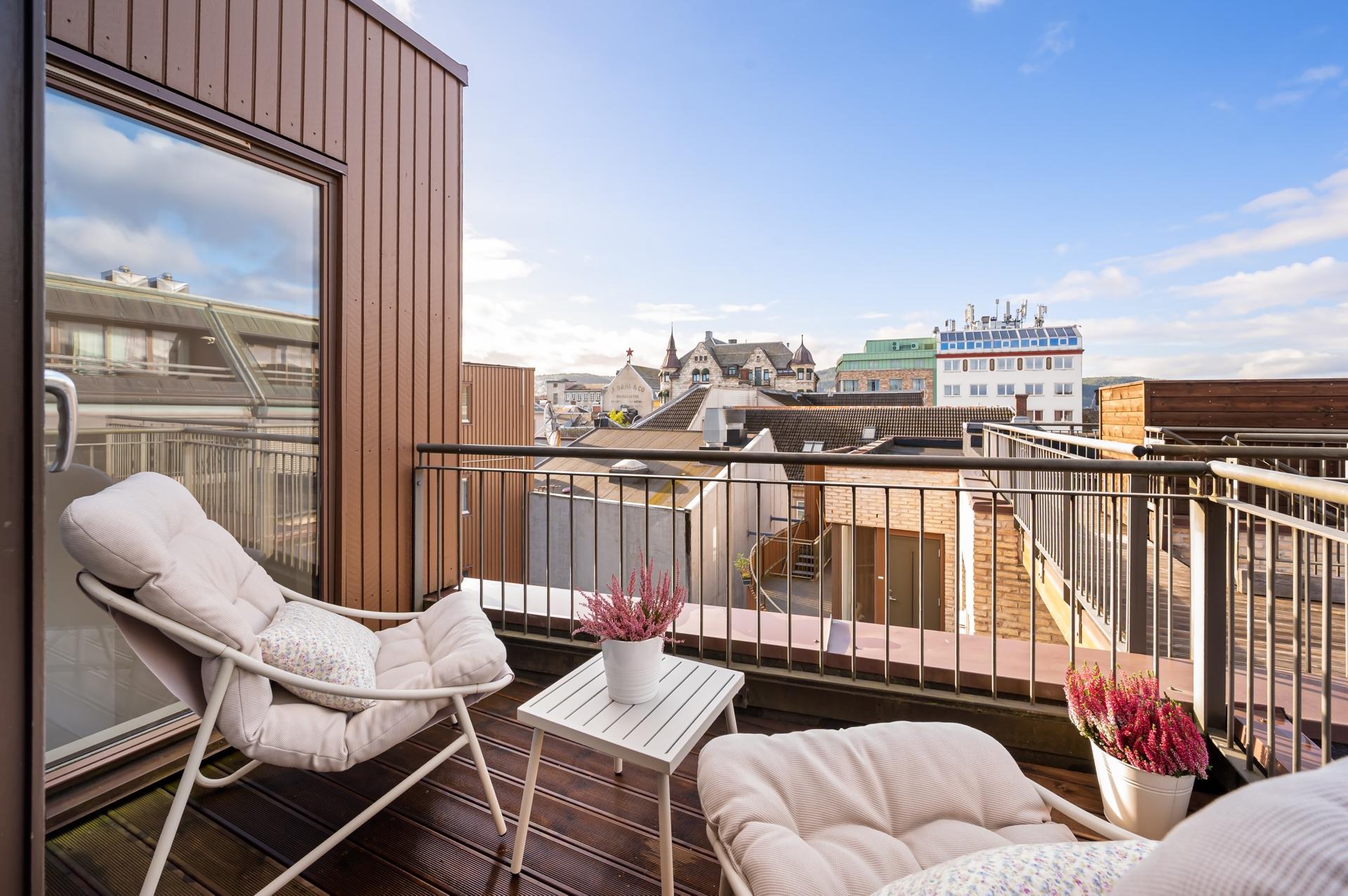 EiendomsMegler1 ved Markus Tangvik har gleden av å presentere en lekker toppleilighet i Danielsbakerveita 7. FOTO: Krokstad&Nervik AS. Bilde nummer 1 av 3