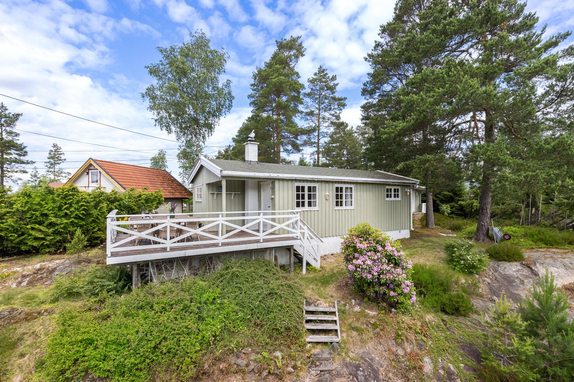 Eiendomsmegler Gry Grønnern Ekeberg presenterer Spervikaveien 24! Foto: Cineview Media AS. Bilde nummer 1 av 3