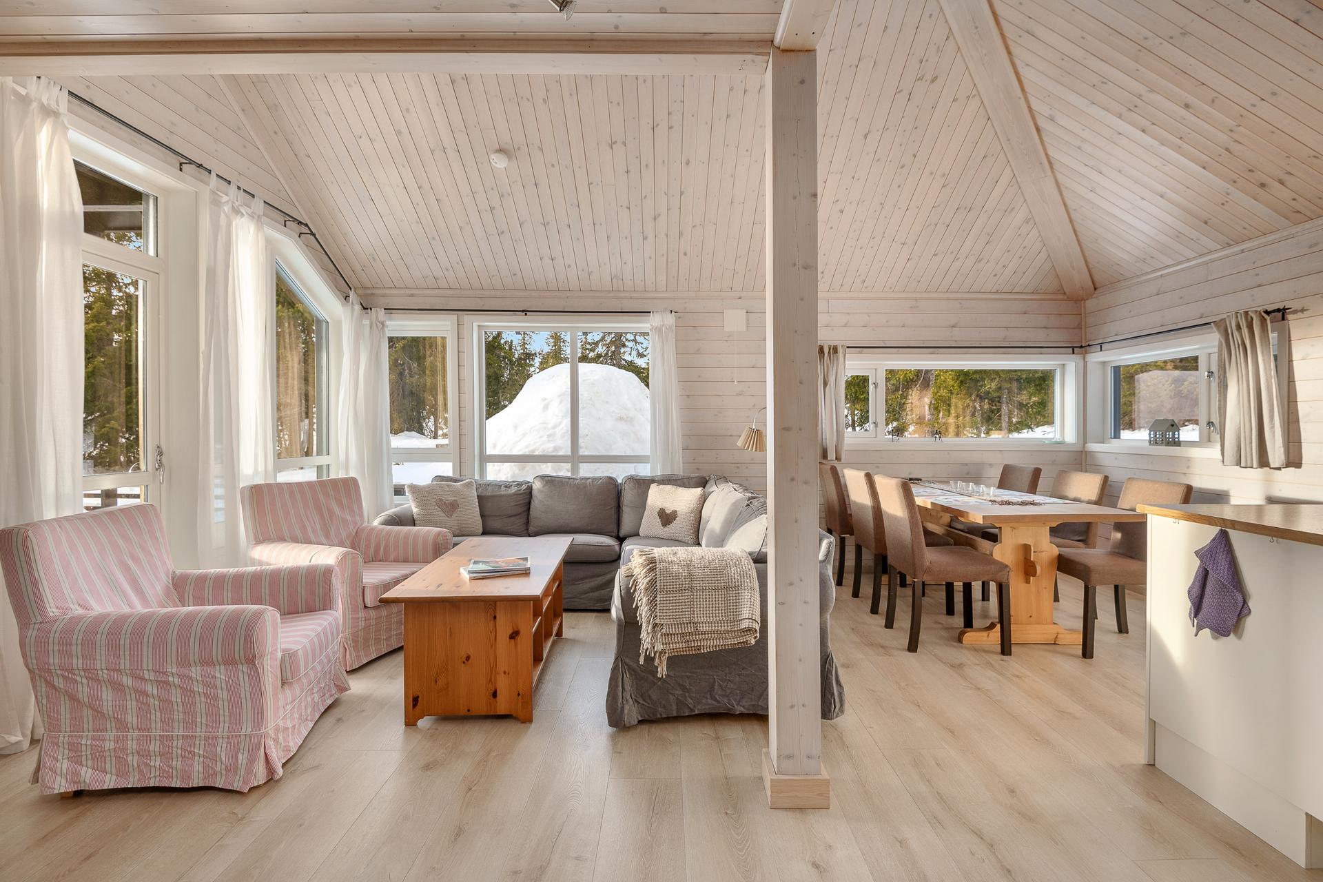 Lyst, innbydende og sosialt!. Bilde nummer 3 av 3