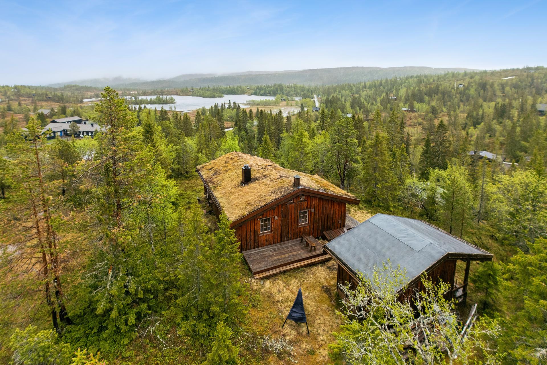 Hytte med fantastisk beliggenhet og utsikt mot Vulusjøen. Bilde nummer 2 av 3