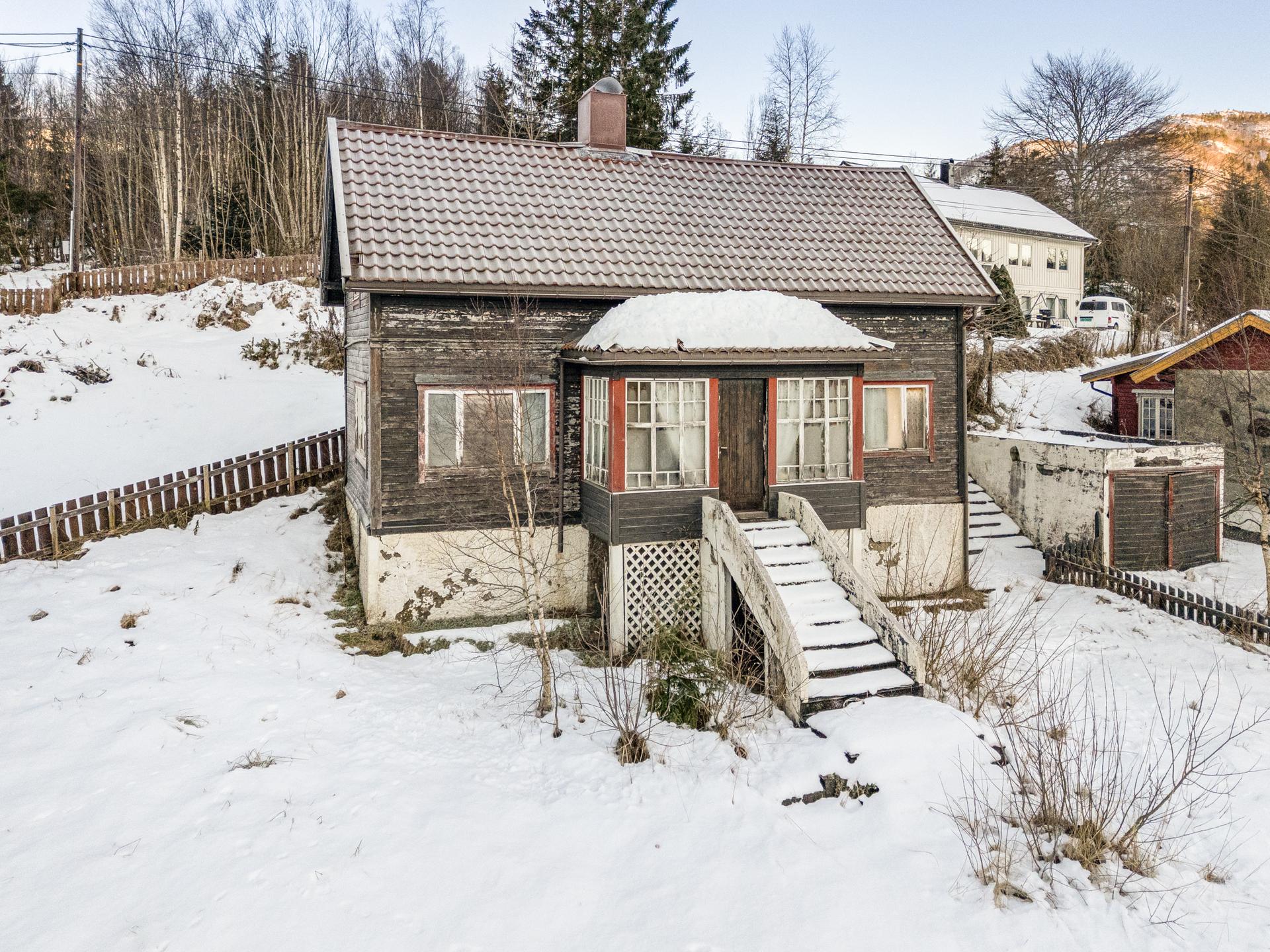 Fritidsboligen burde vurderes som totalrenovering/riving. Bilde nummer 3 av 3