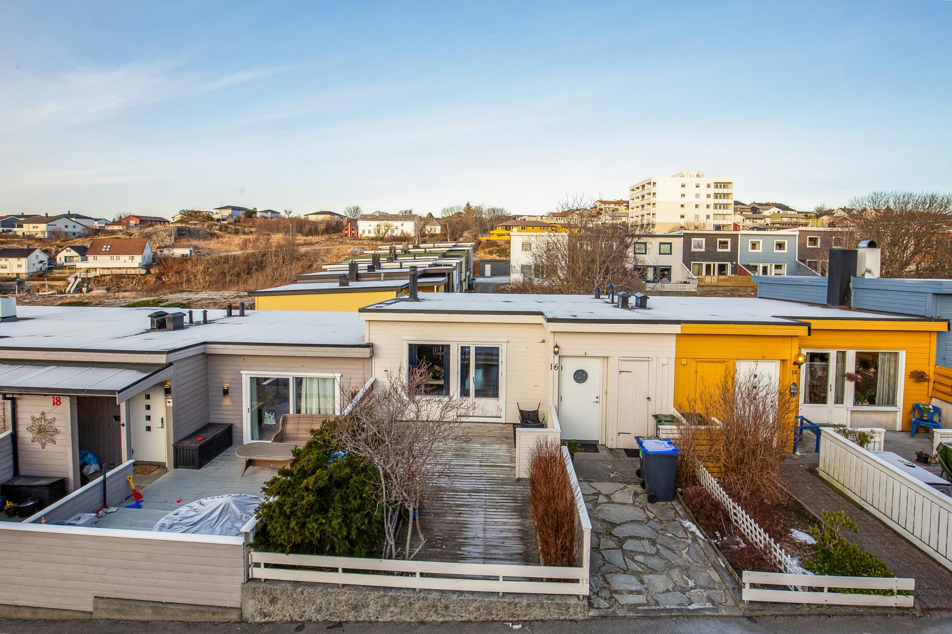 Fasade. Bilde nummer 2 av 3