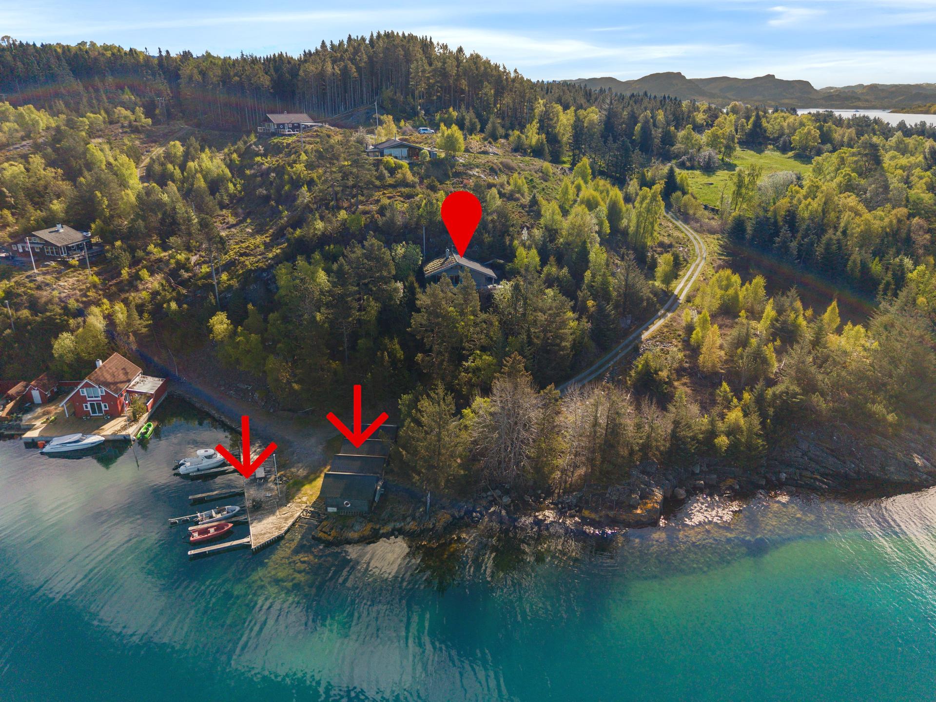 Velkommen til denne fritidseiendommen ved sjøen! Foto: Stian Dirdal, Dirdal Foto AS. Bilde nummer 1 av 3