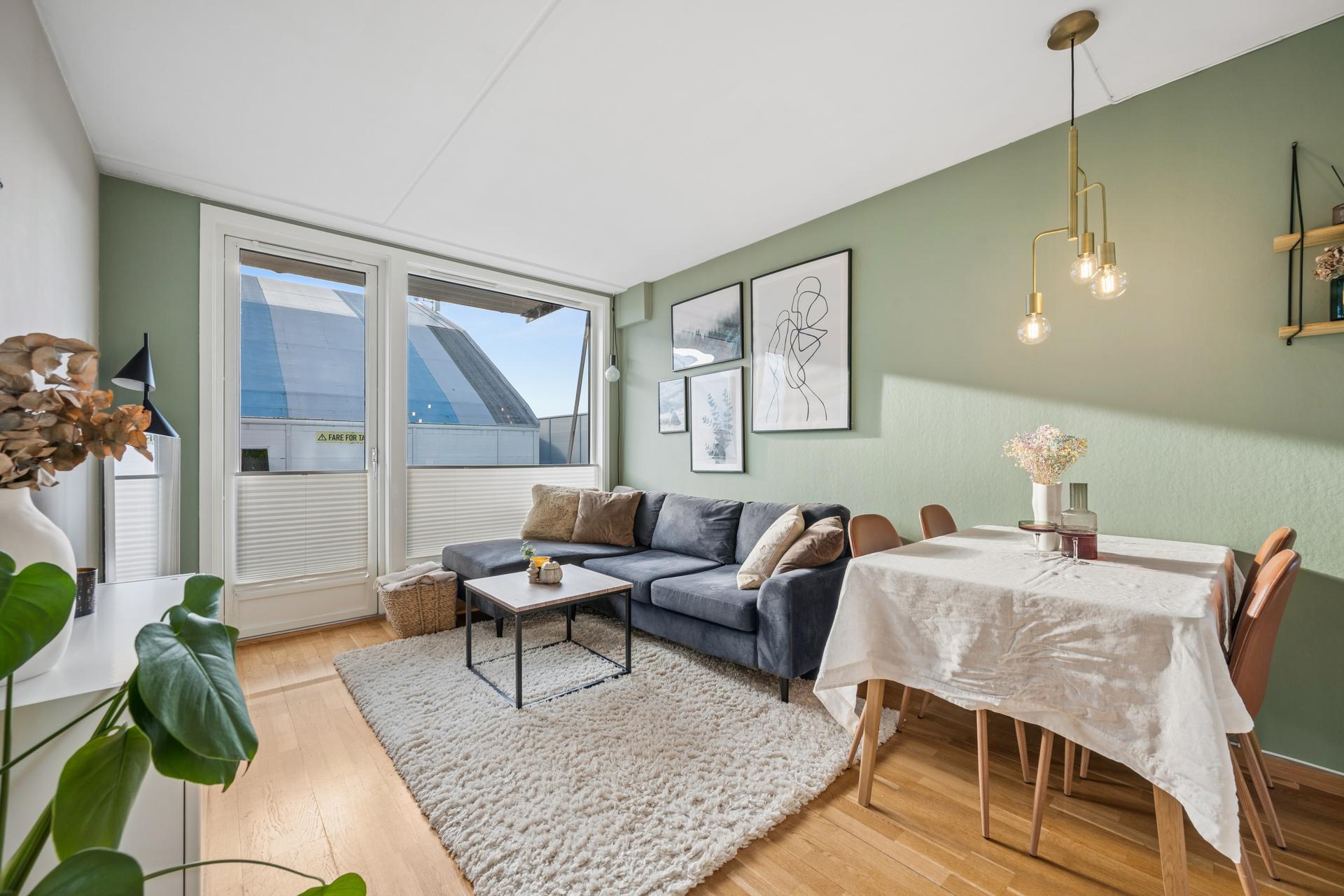 Sander Moe v/EiendomsMegler1 har gleden av å presentere denne flotte hjørneleiligheten i Hålogalandsgata 124! Foto: Efkt. Bilde nummer 1 av 3