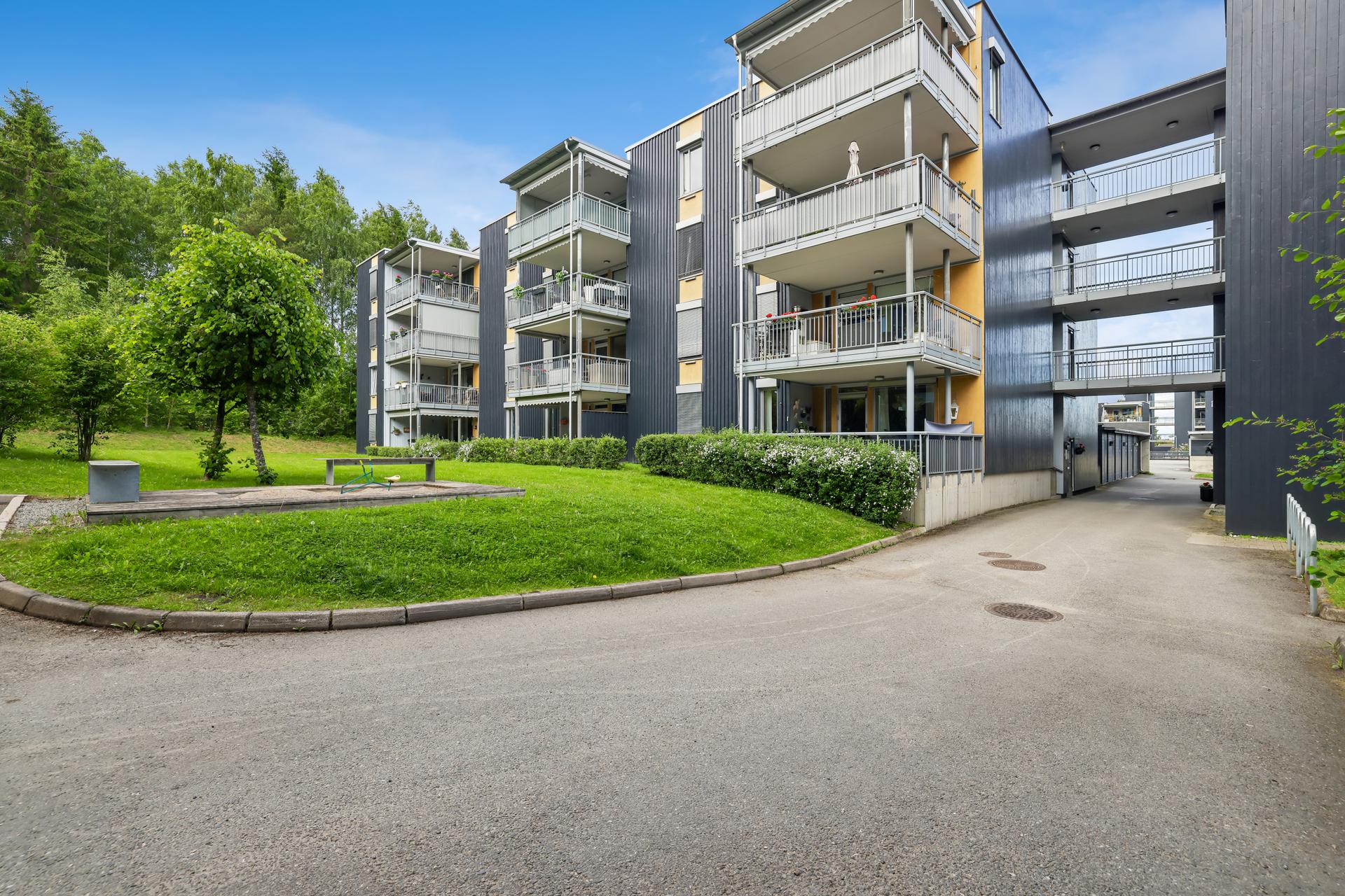 Fasade. Bilde nummer 2 av 3