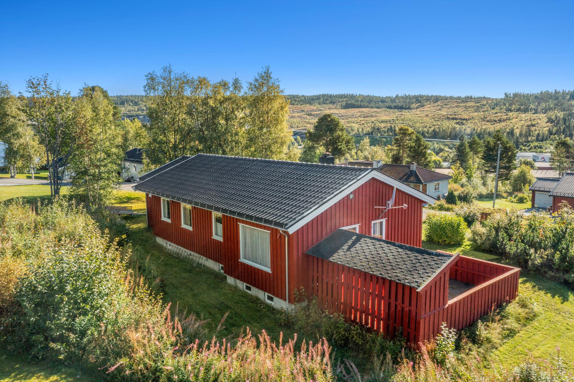 Boligen har solrik og sentrumsnær beliggenhet. . Bilde nummer 2 av 3