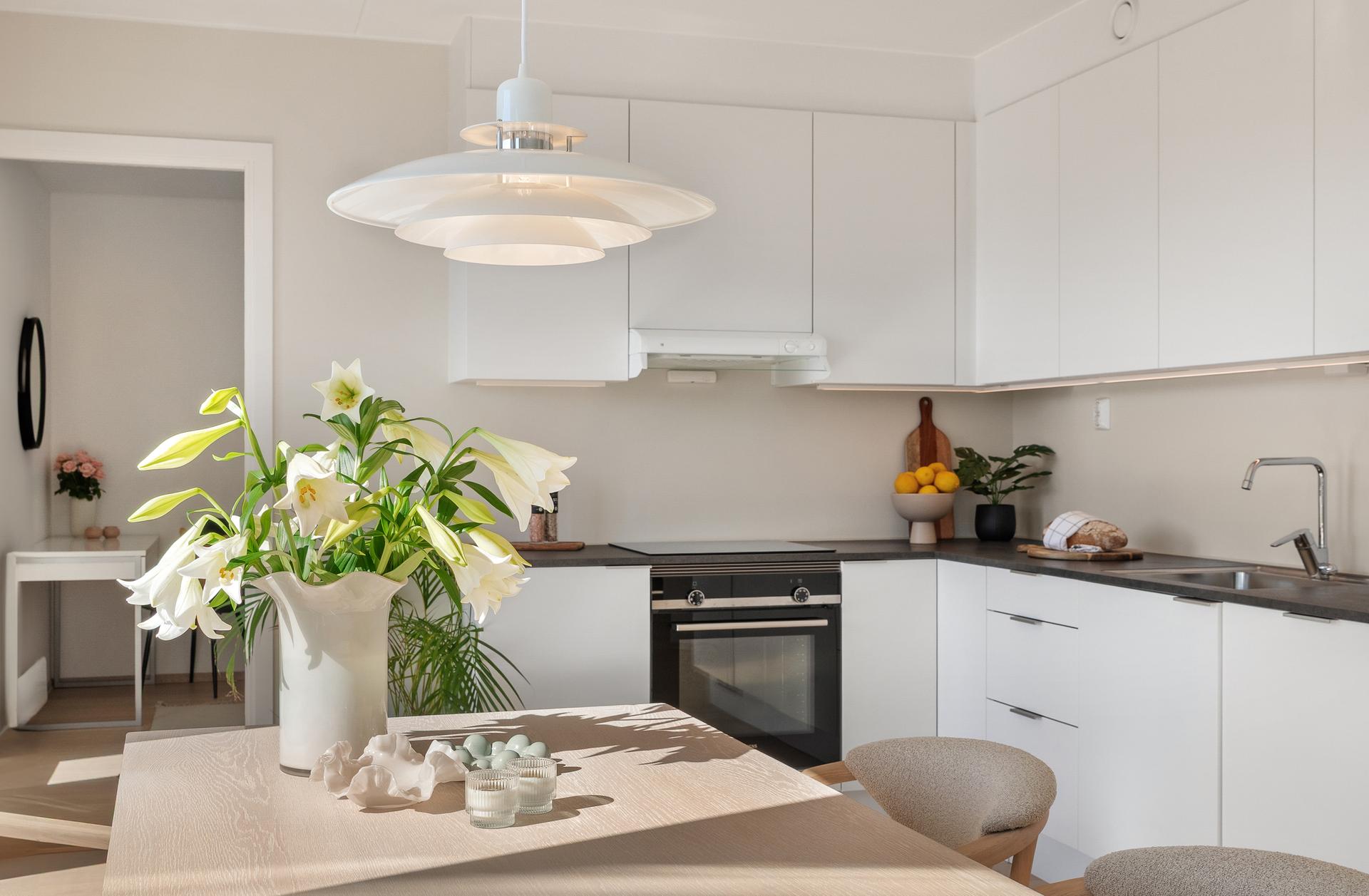 Ventilasjon via balansert anlegg med avtrekk over kokesonen.. Bilde nummer 3 av 3