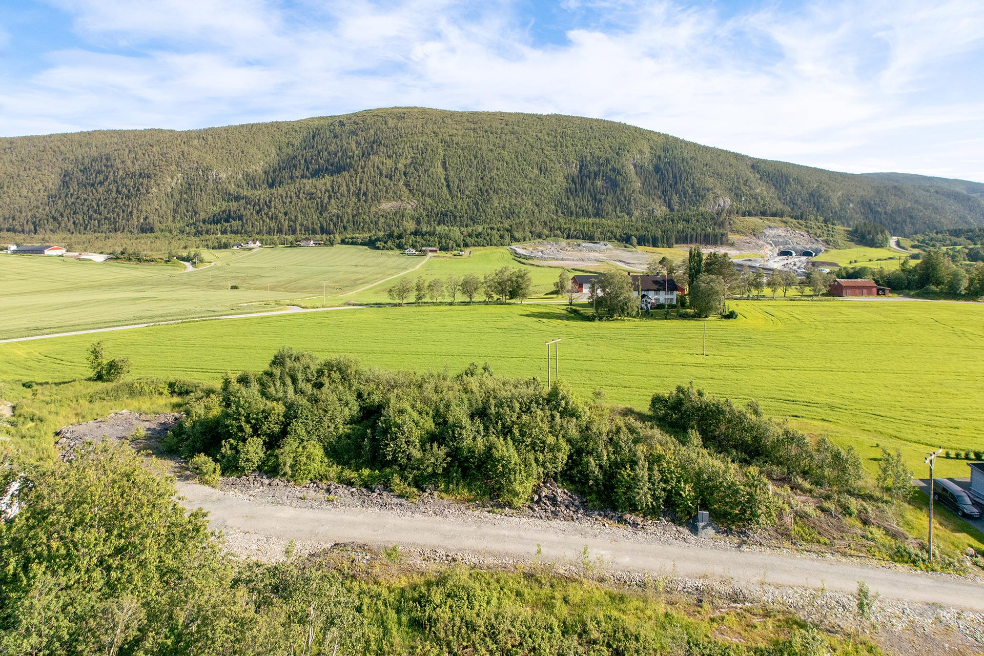 I Kalkryggen 10, 12 og 14 kan du bygge bolig med innkjøring mot nord og hage og vindusflater mot sør med nydelig utsikt utover Stokkvola. . Bilde nummer 3 av 3