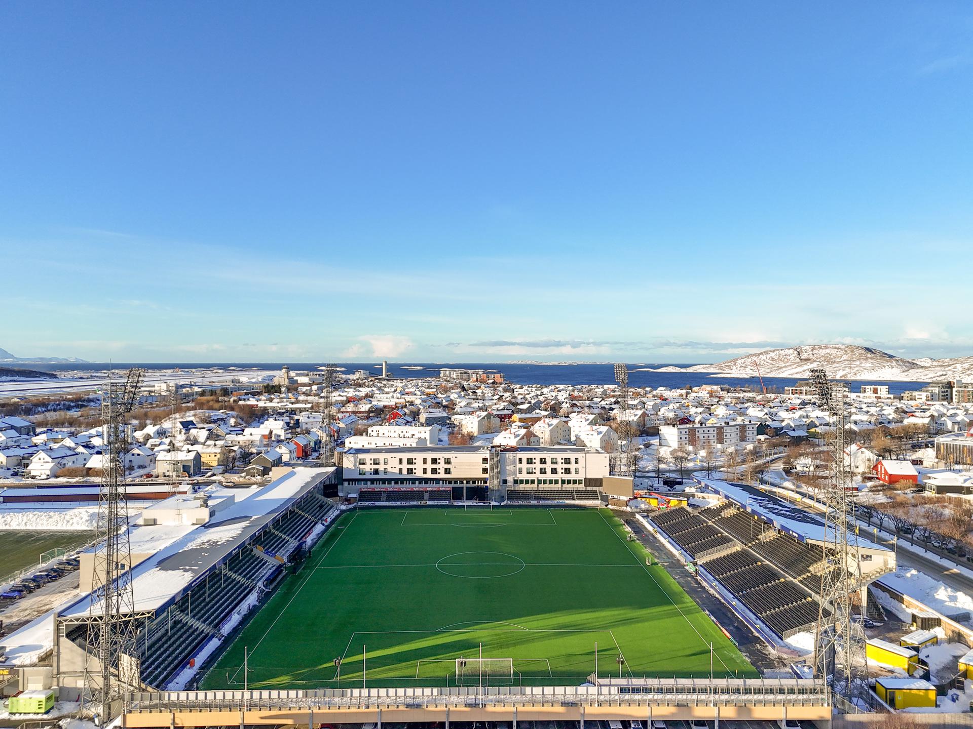 Her får du en lekker 2-romsleilighet med tilliggende hybel med utsikt rett ut mot Aspmyra Stadion! . Bilde nummer 2 av 3