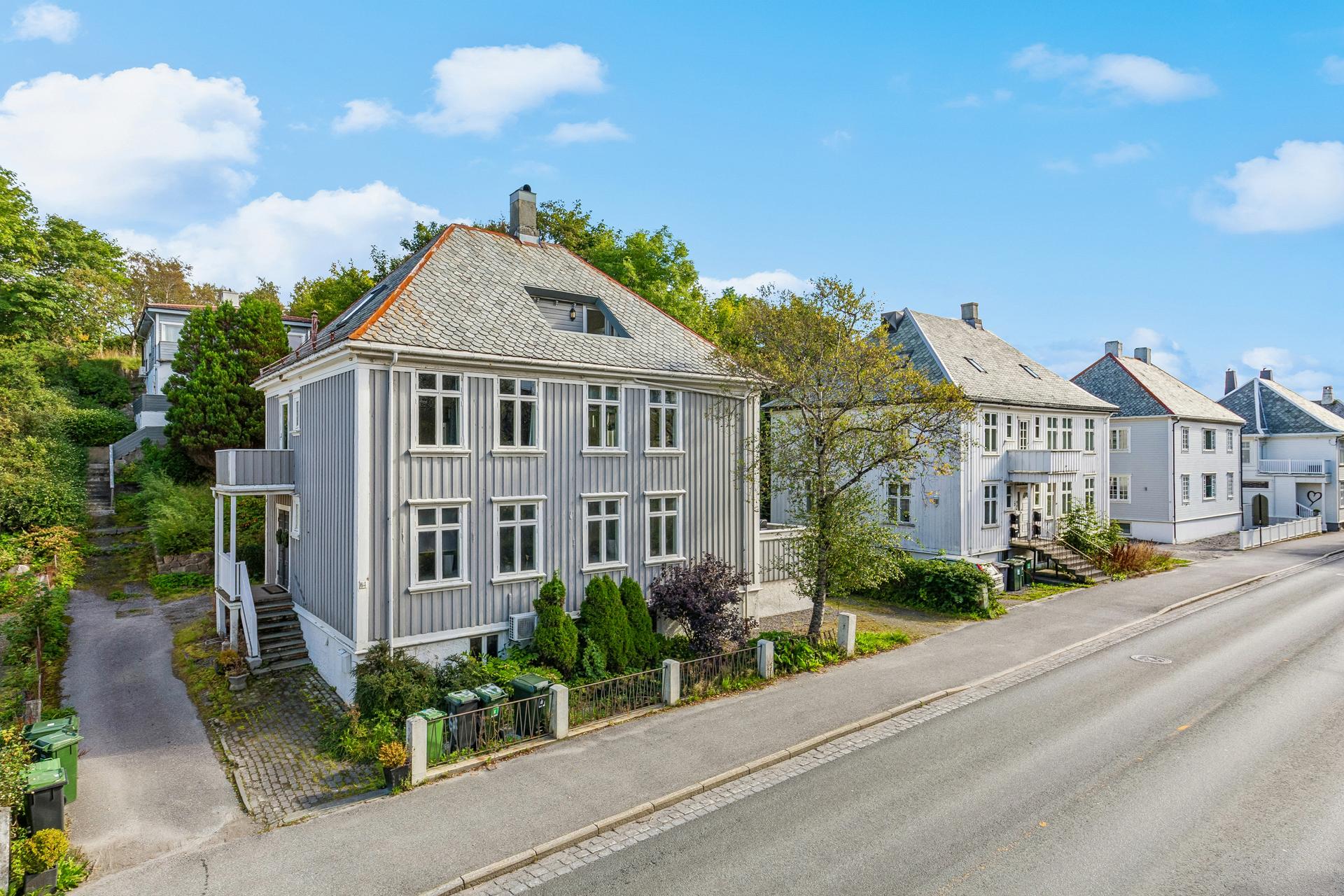 EiendomsMegler 1 v/Morten Høvik har gleden av å presentere Langveien 64. Foto: EFKT. Bilde nummer 1 av 3