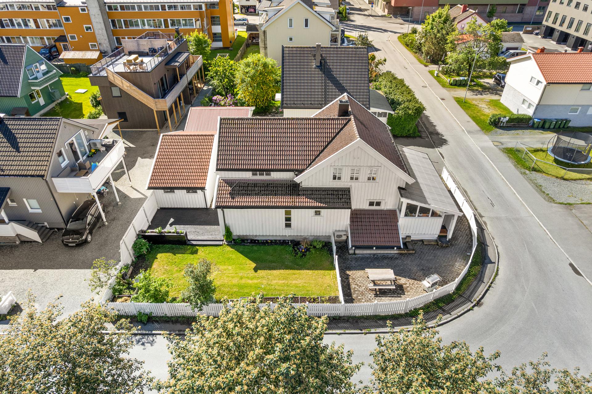 Lise Alstad ved EiendomsMegler 1 har den glede å presentere: Yrkesvegen 16. (Foto: Julian Nonstad). . Bilde nummer 1 av 3
