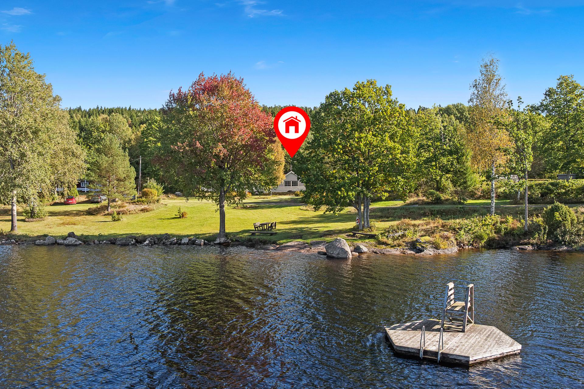 Med sin landlige beliggenhet ligger hytta like fullt sentralt, med forholdsvis kort vei til både Larvik og Sandefjord.. Bilde nummer 1 av 3