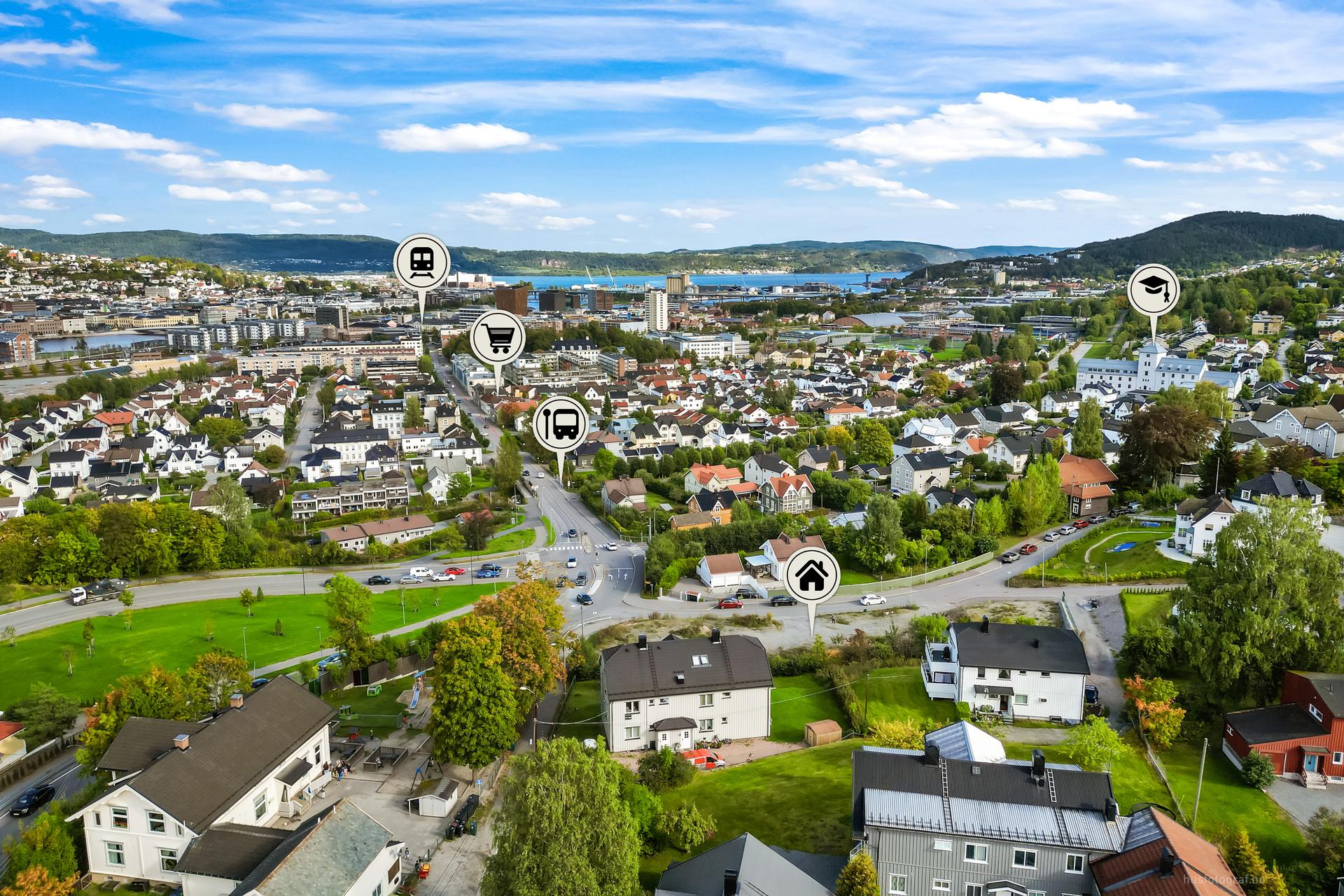 Gustav Waal og Eiendomsmegler 1 Dahl Drammen ønsker velkommen til 3. Strøm Terrasse 4. Foto: Knipzet AS Haiman Askari.. Bilde nummer 1 av 3