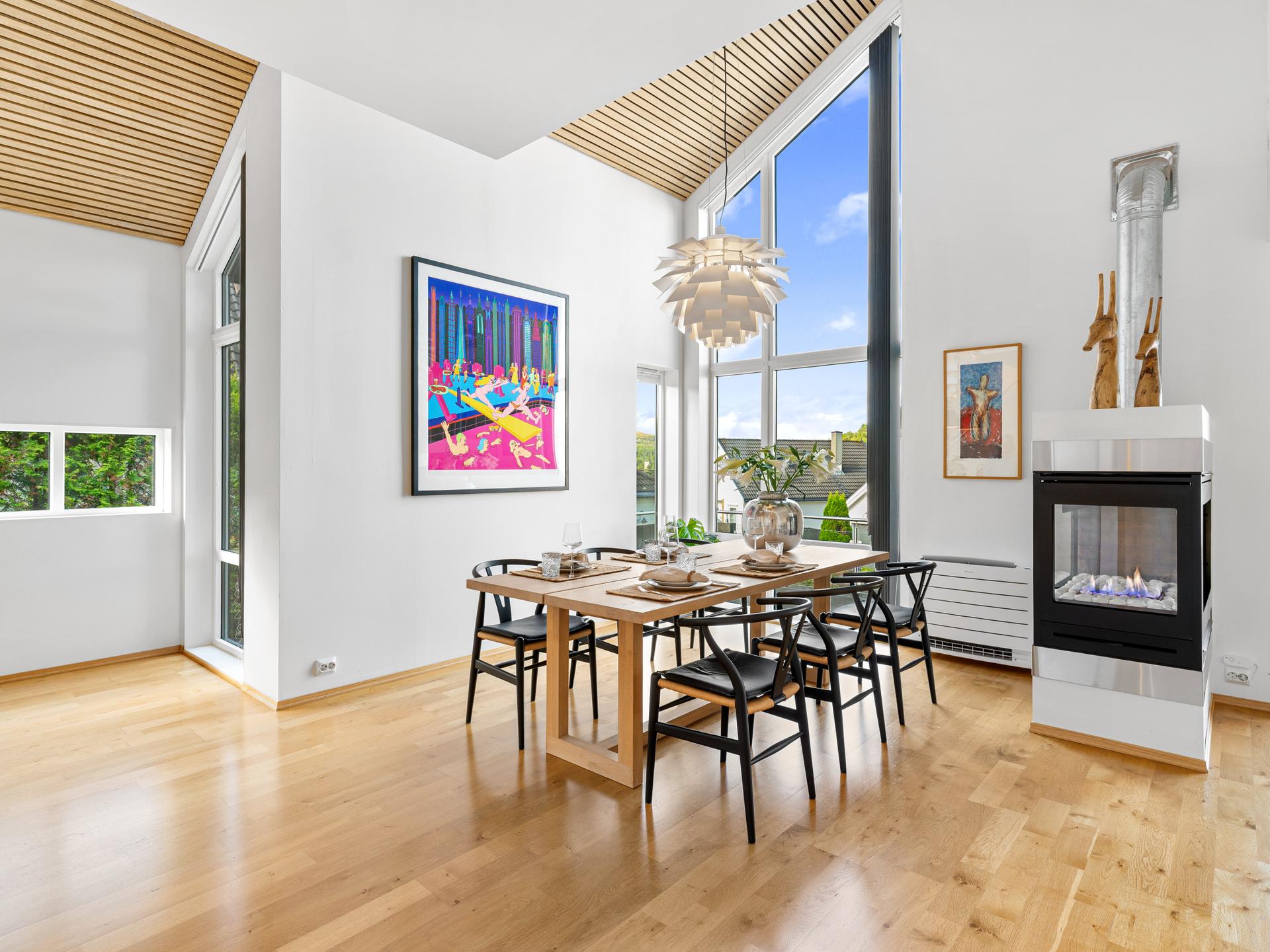 EiendomsMegler1 v/Torill Kalsaas presenterer Håbamyrå 38. Foto: Joakim Bjerk. Bilde nummer 1 av 3