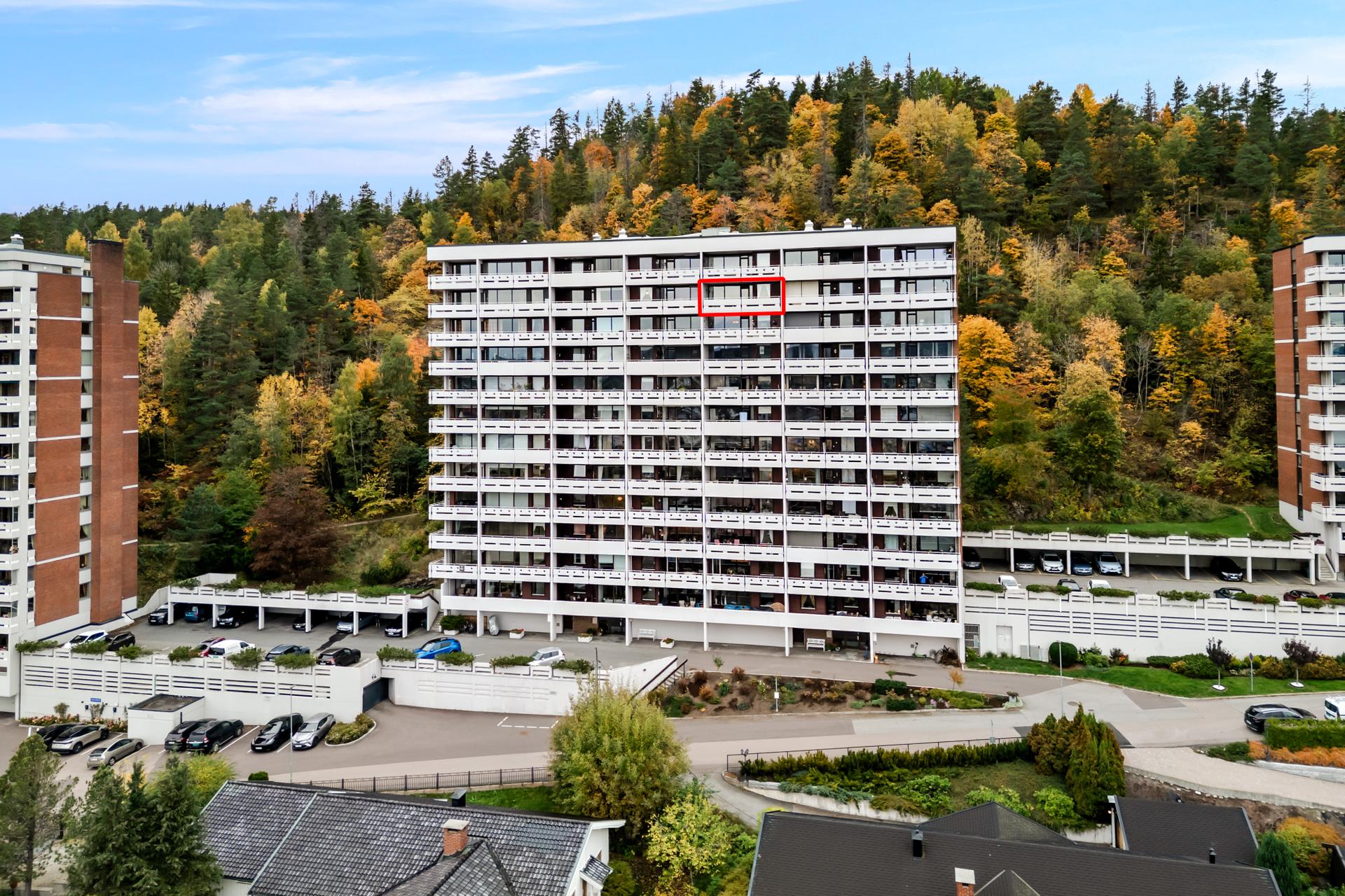 Gjennomgående selveierleilighet i 11. etasje med heisadkomst og garasjeplass.. Bilde nummer 2 av 3
