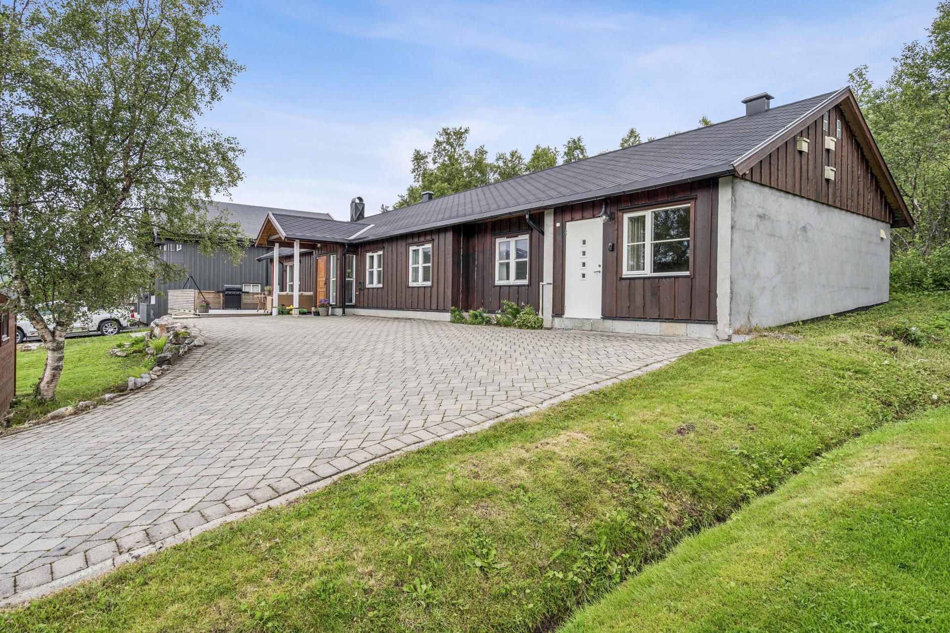Velkommen til Oladalvegen 46! Foto:EFKT
. Bilde nummer 1 av 3