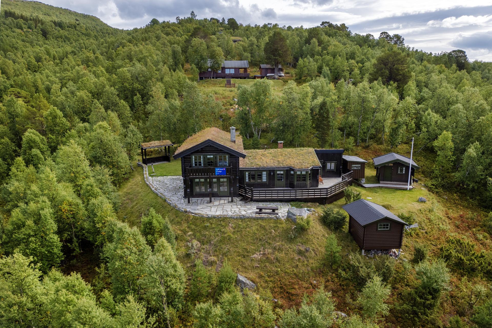Per Hårstad eiendomsmegler 1 har gleden av og presentere Naustdalsvegen 36. Foto Ludvig Killingberg. Bilde nummer 1 av 3
