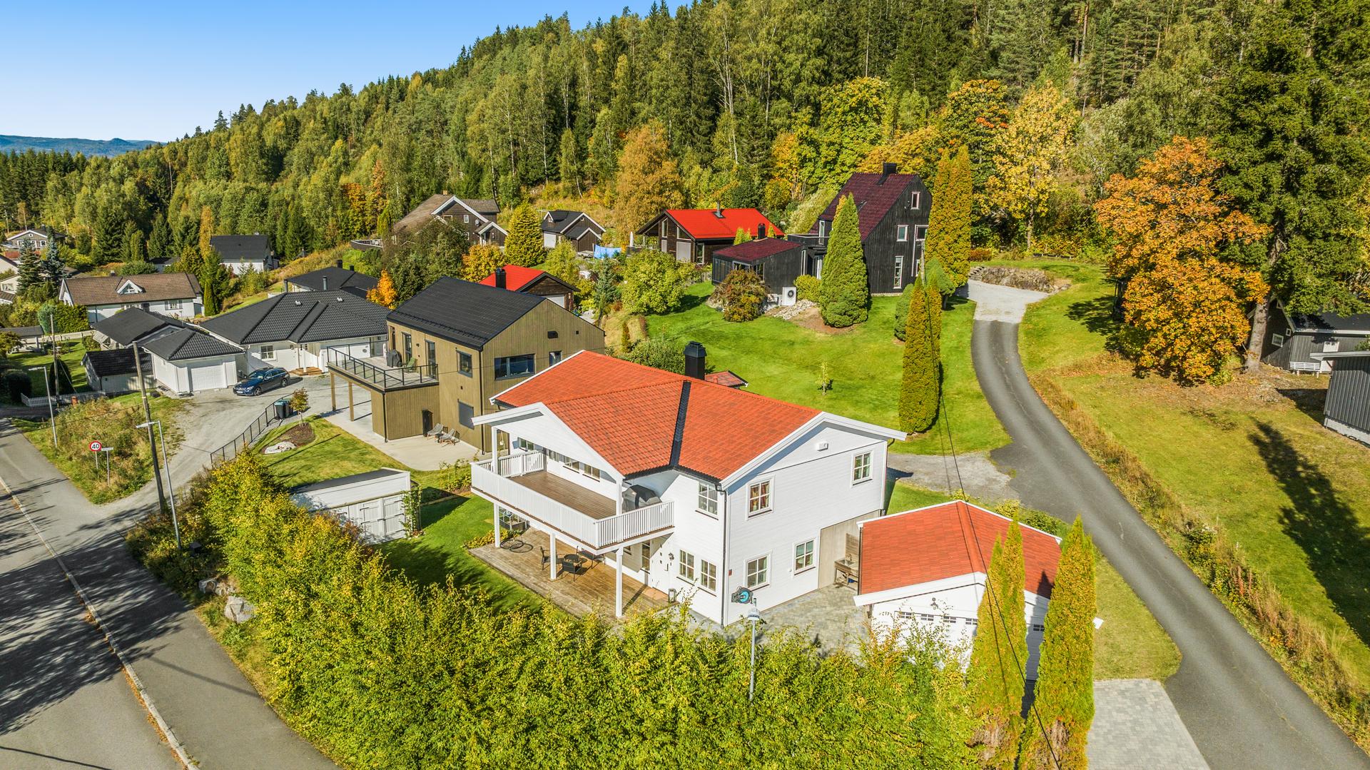 Velkommen til Gamle Gullverksvegen 4A! Dette er en moderne enebolig med dobbeltgarasje og godkjent utleiedel. Foto: Thor Øyvind Borgersen. . Bilde nummer 1 av 3
