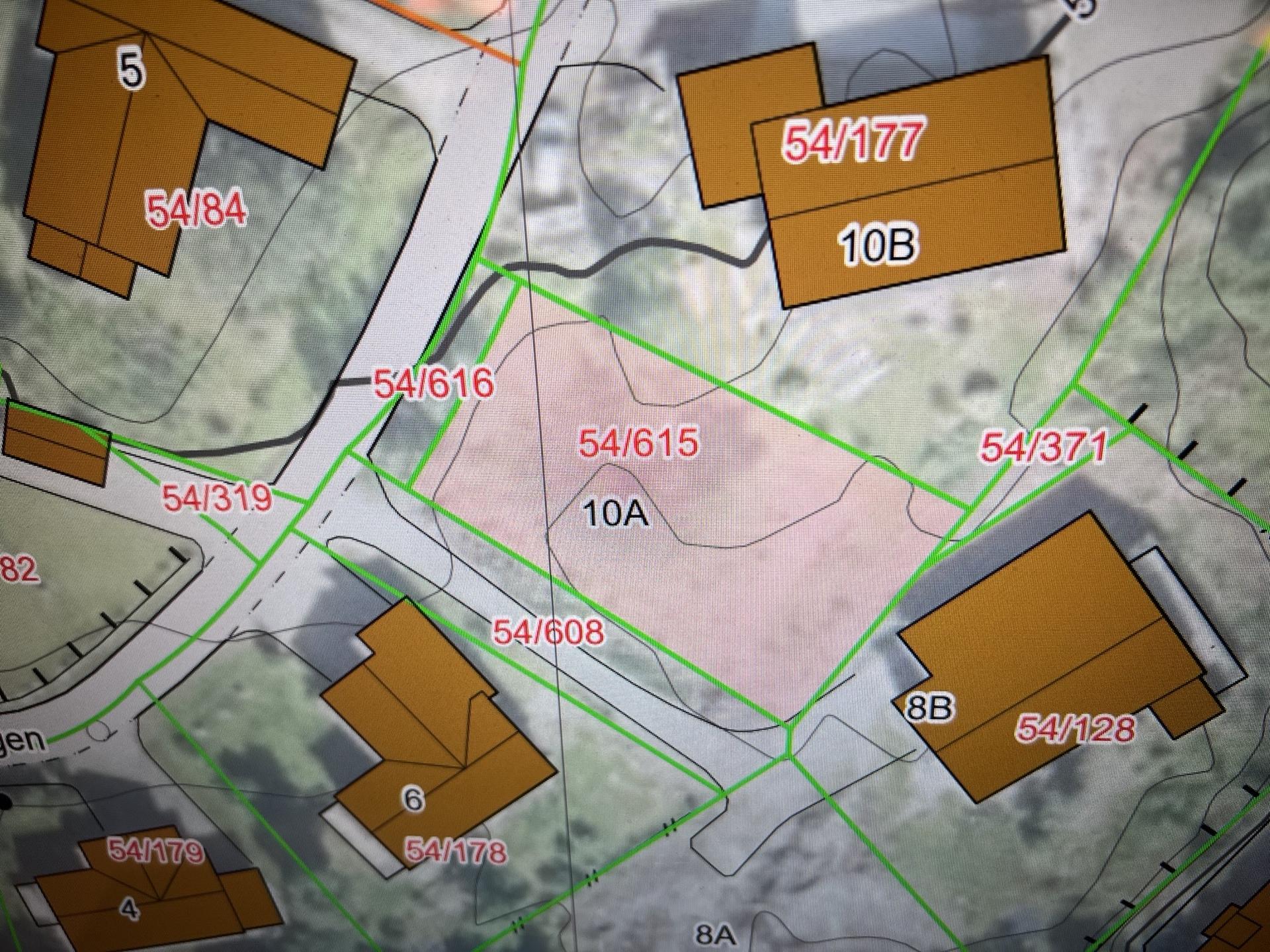 Tomta er på 515,6 kvm.. Bilde nummer 2 av 3