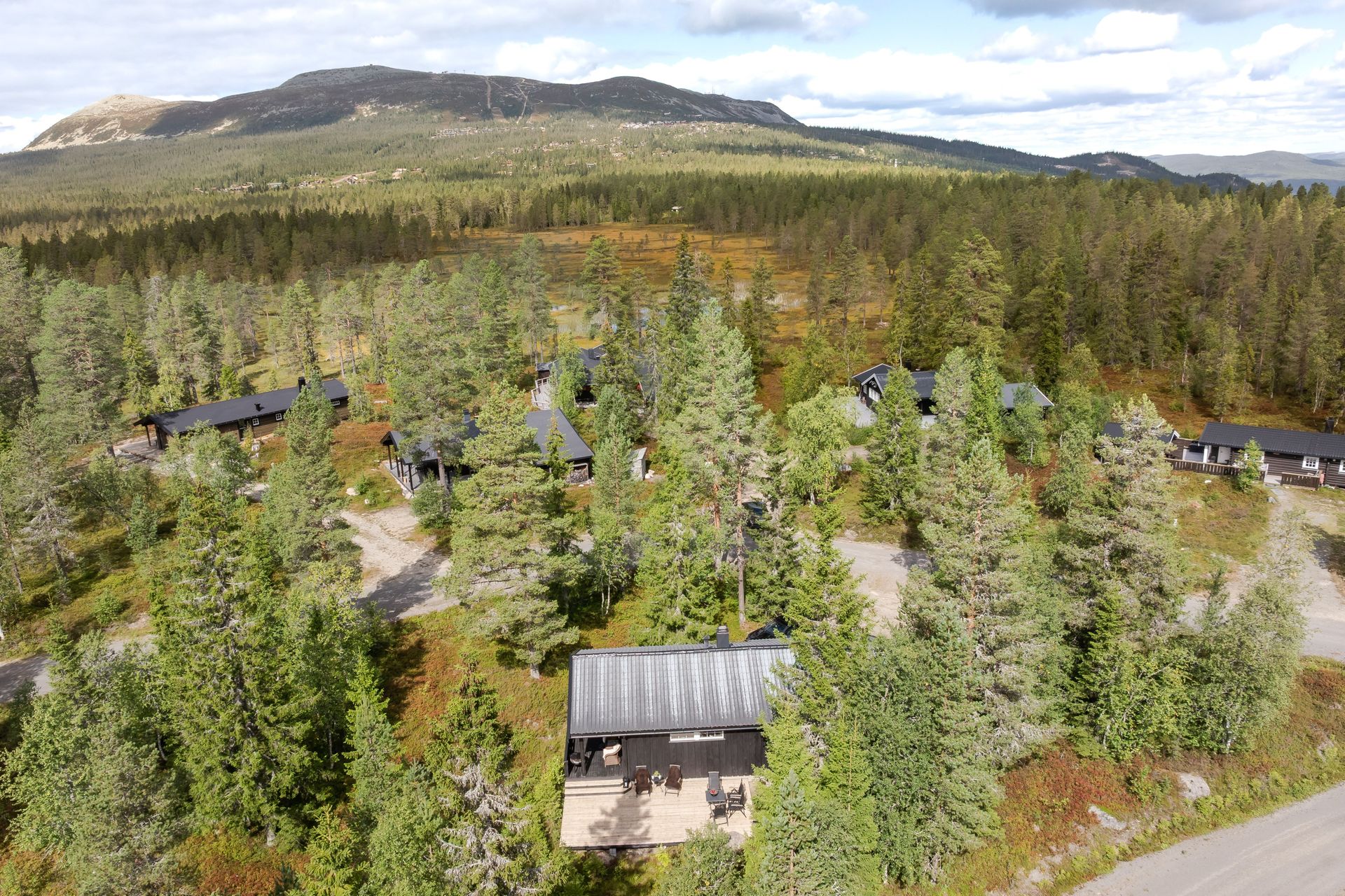 Hytta ligger skjermet til med umiddelbar nærhet til Trysilfjellets natur og aktiviteter.. Bilde nummer 2 av 3