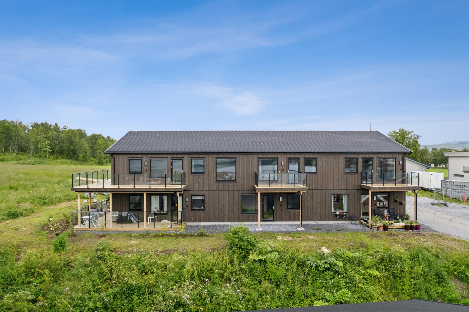 Ny 3-roms eierleilighet fra 2025 med sjøutsikt | Stor balkong og carport med bod | Moderne standard og energieffektiv. Bilde nummer 2 av 3