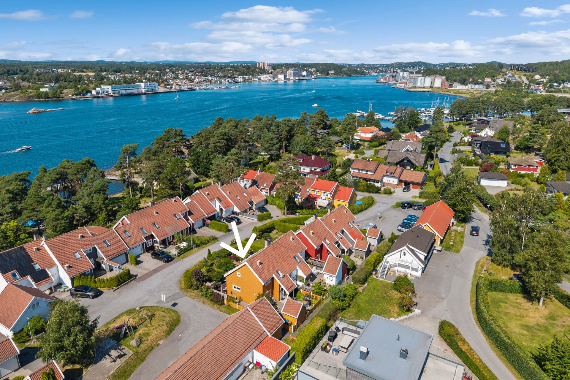 Drømmebeliggenhet på Asnes – et liv ved sjøen i hjertet av Sandefjords vakre skjærgård.. Bilde nummer 2 av 3